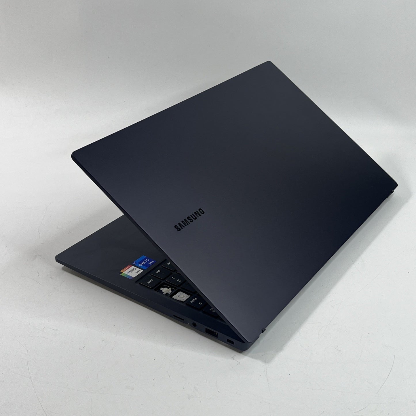 SAMSUNG Galaxy Book3 750XFG 15.5 In , i7-13th GEN 8GB RAM 512GB NVME SSD Grade A