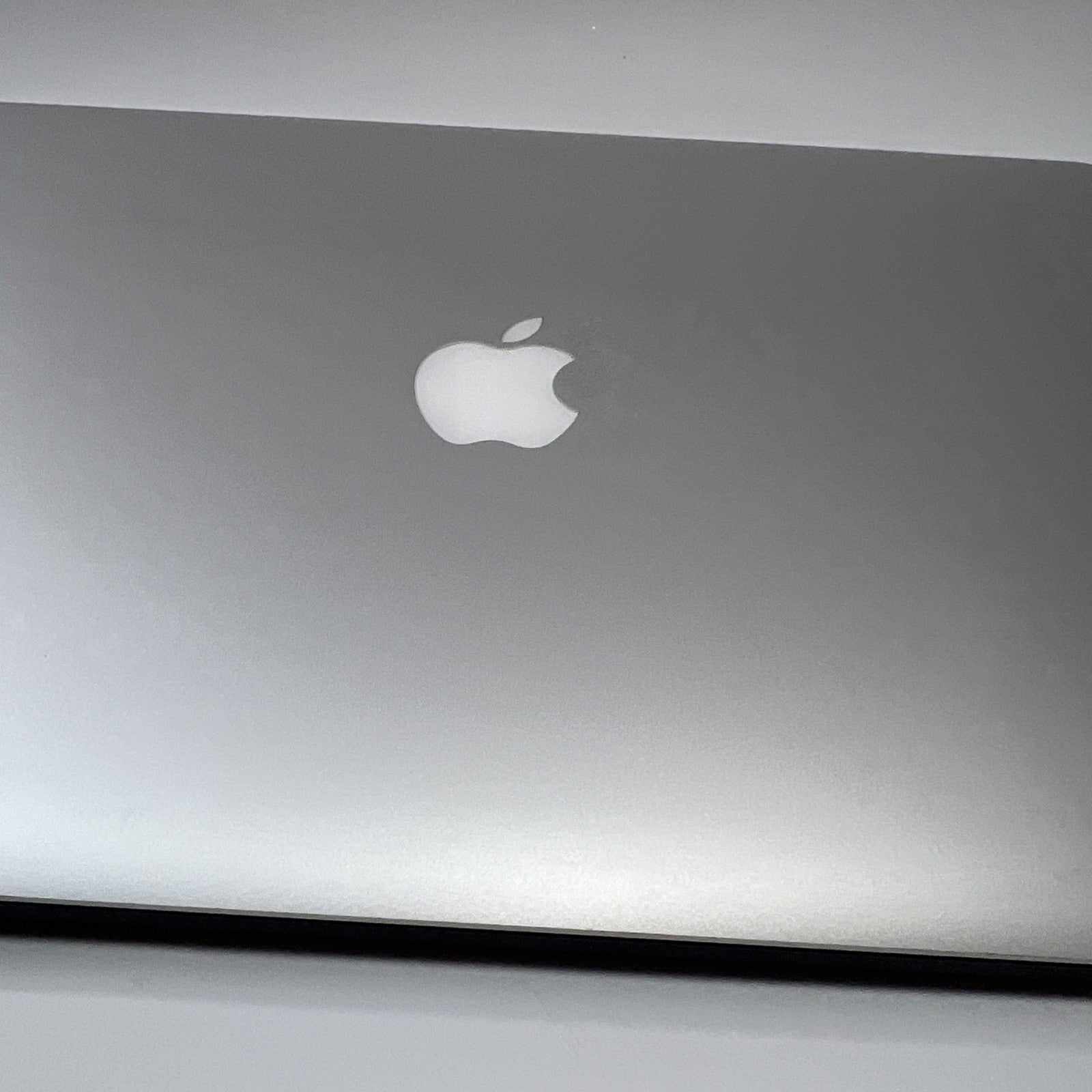 MacBook Pro A1398 15” Screen Assembly Mid 2015 (Poor Antiglare Coating)