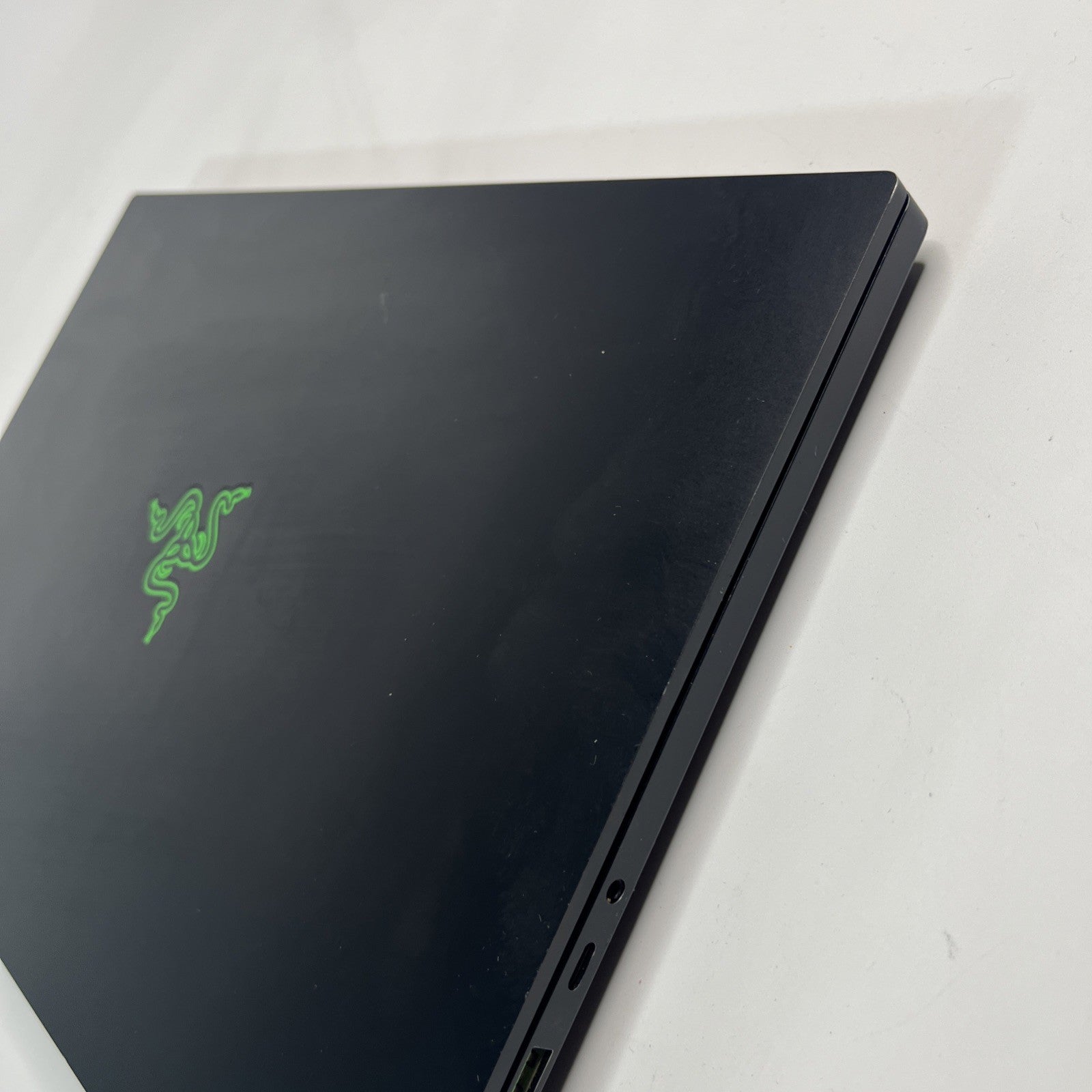 Razer Blade 15 RZ09-0328 I7-10th GEN RTX 2060 16 GB RAM 512GB SSD GOOD BATTERY