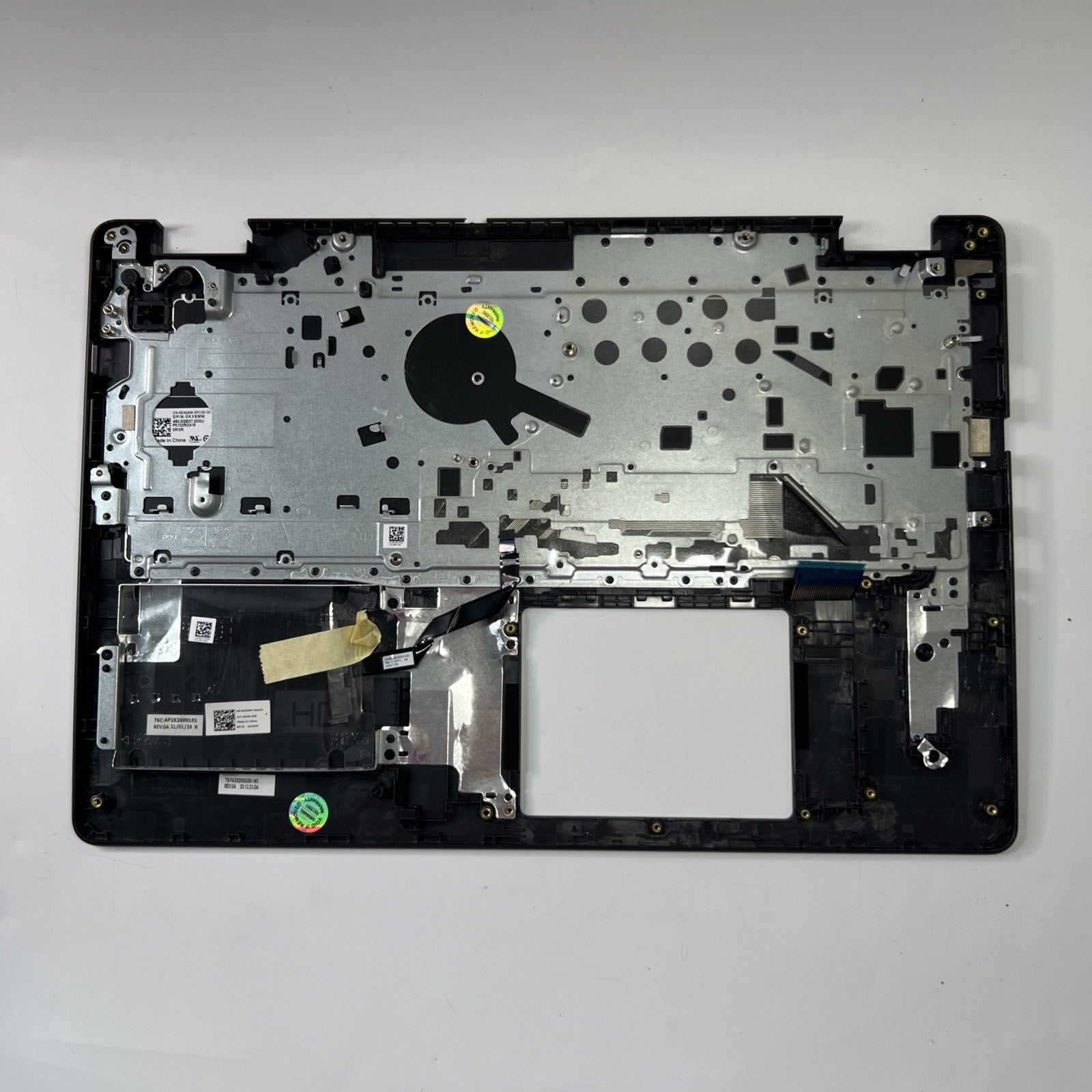 Genuine Dell Inspiron 3505 Palmrest Assembly UK Keyboard 033HPP (SMALL CRACK)