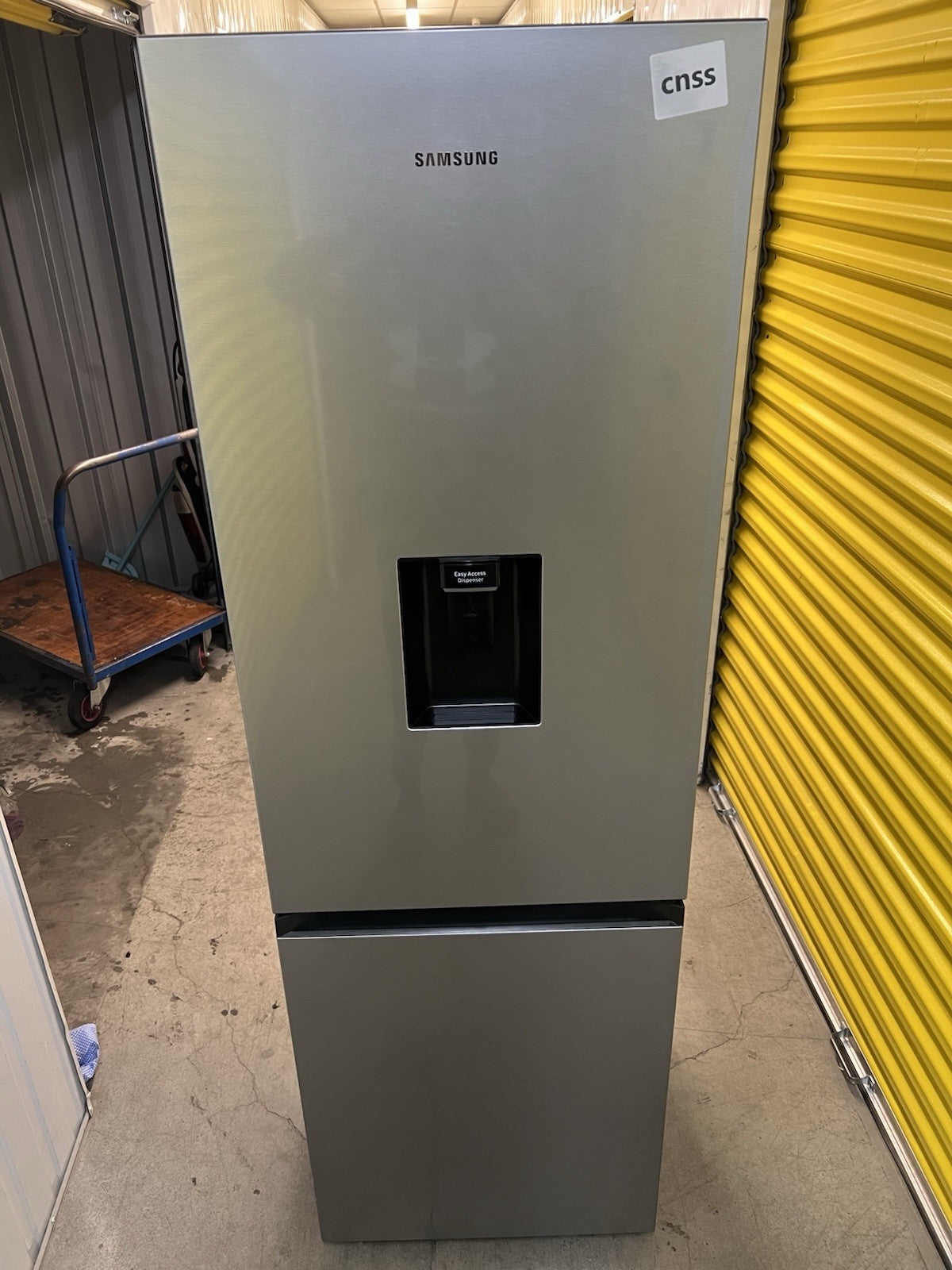 Samsung RB34T632ESA/EU Freestanding Fridge-Freezer Silver Water Dispenser