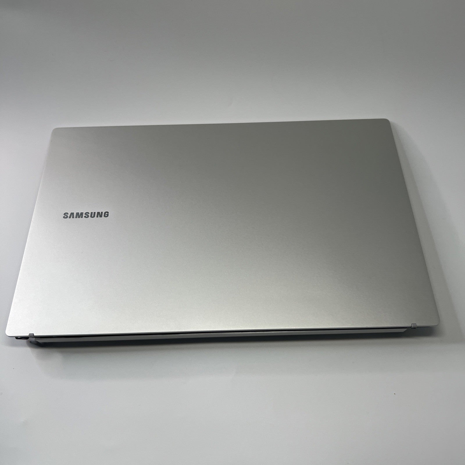 Samsung Galaxy NP750XDA Top Rear Lid Cover Hinges Webcam Cable & Screen Cable