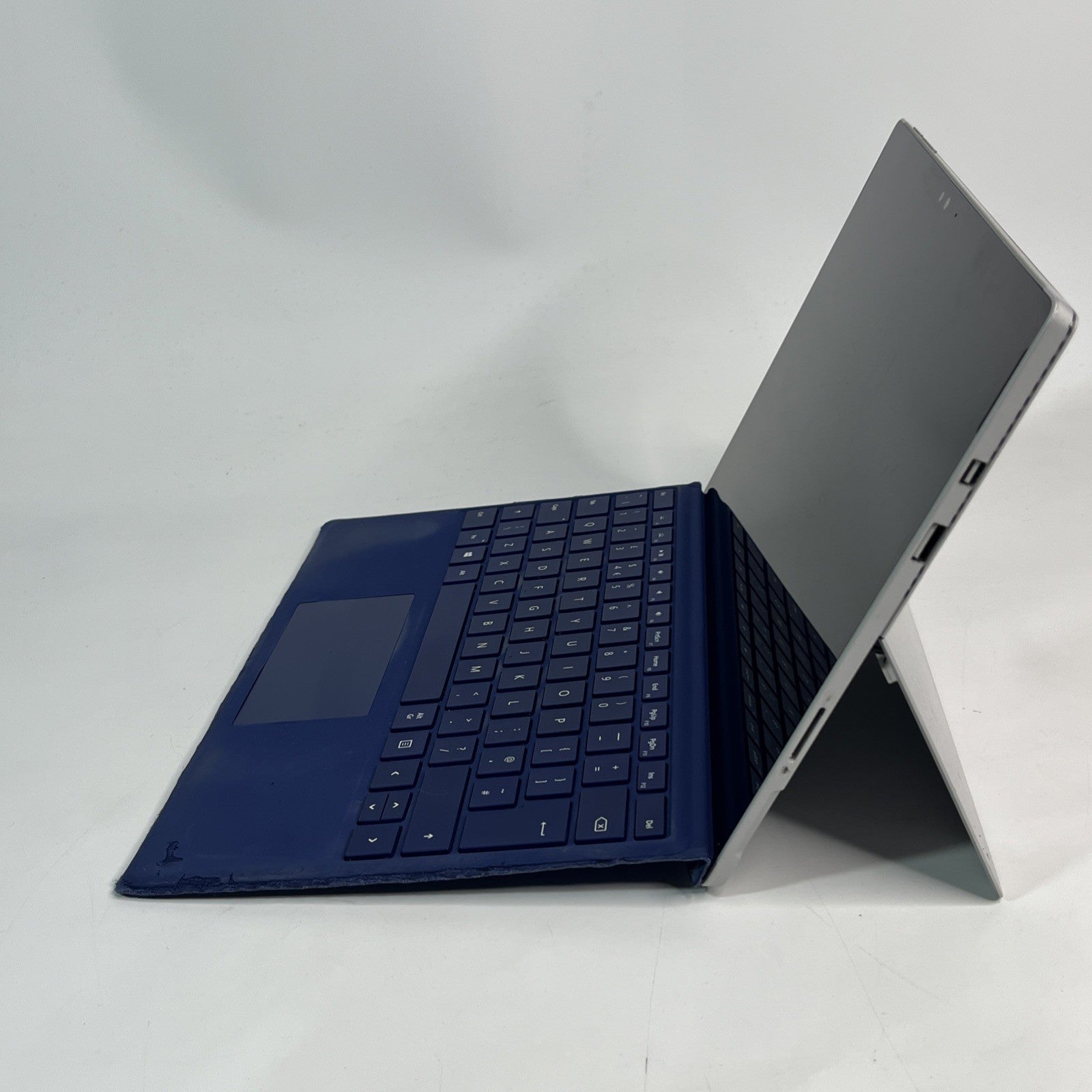 Microsoft Surface Pro 4 12.3” Intel i5-6300U  4GB RAM 128GB SSD & Keyboard