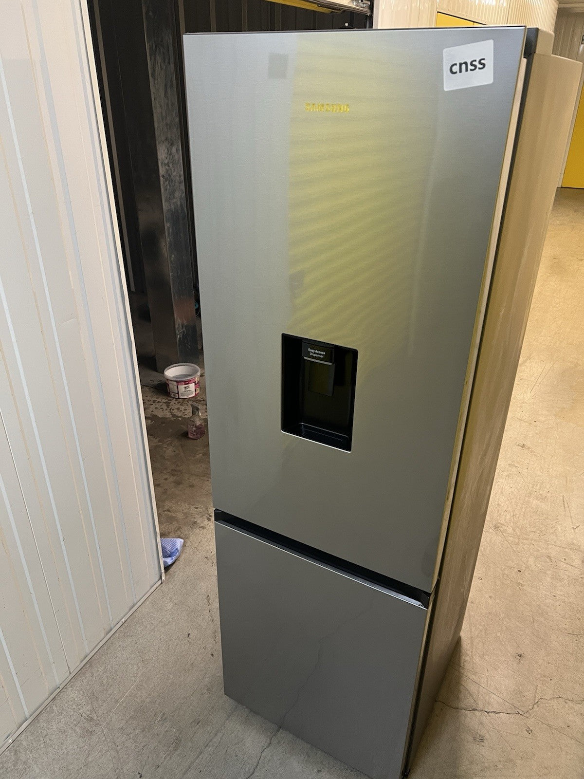 Samsung RB34T632ESA/EU Freestanding Fridge-Freezer Silver Water Dispenser
