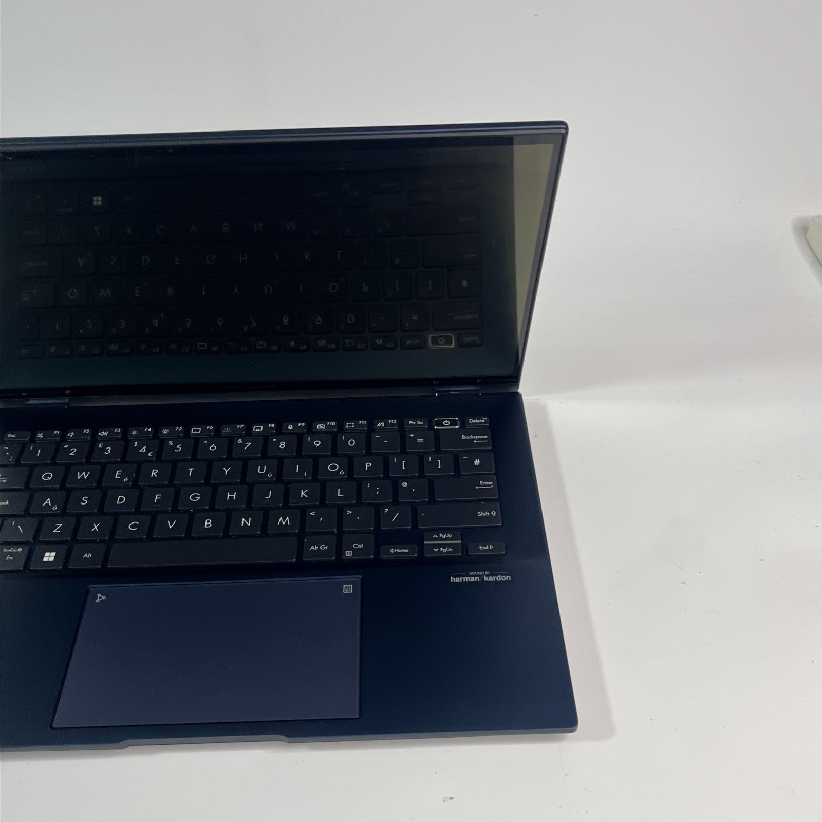 Asus Zenbook UX3402v OLED 14 2.8K Touchscreen Intel EVO 16GB RAM 256GB i5-1340P.