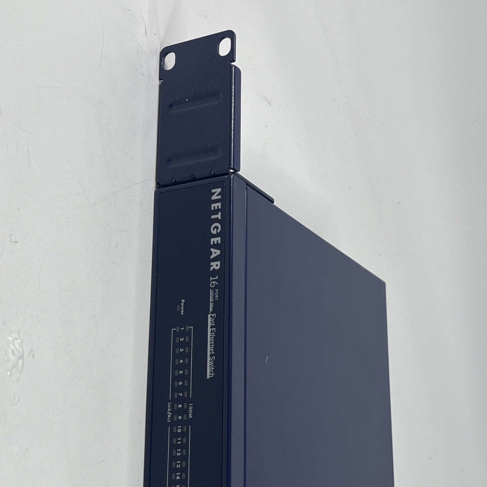 Netgear  JFS516 16 Ports 10/100 Mbps Fast Ethernet Switch.