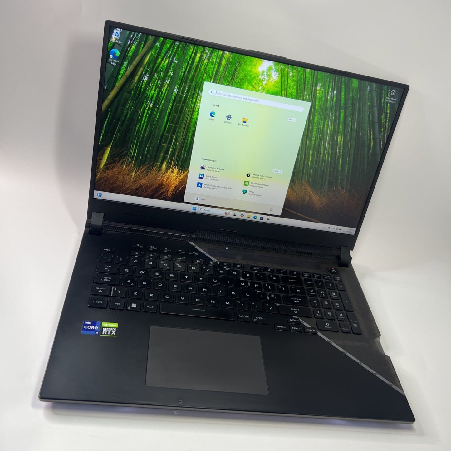 ASUS ROG Strix SCAR 17 SE G733 17.3" i9-12950HX RTX 3080Ti 32GB RAM 1TB SSD