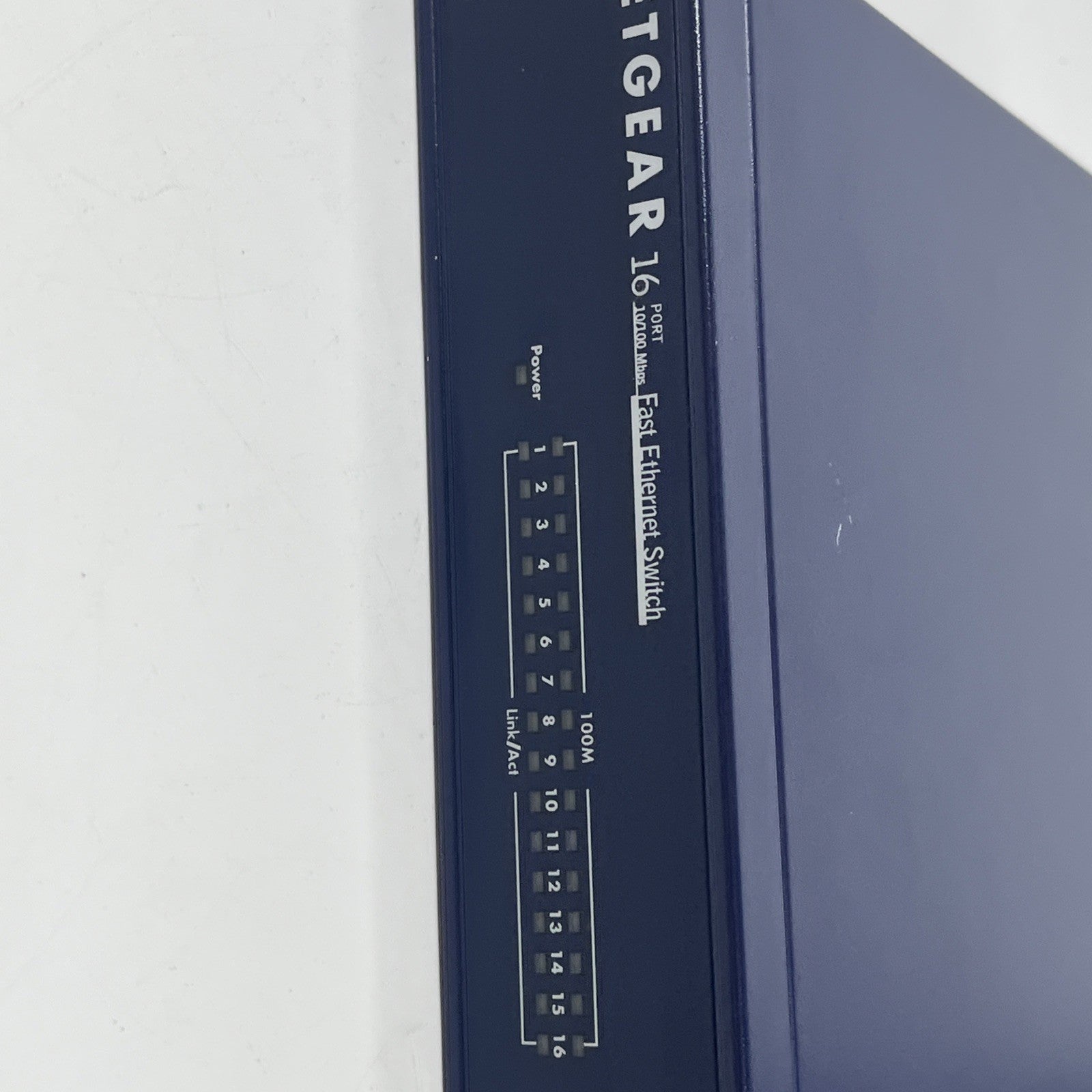 Netgear  JFS516 16 Ports 10/100 Mbps Fast Ethernet Switch.