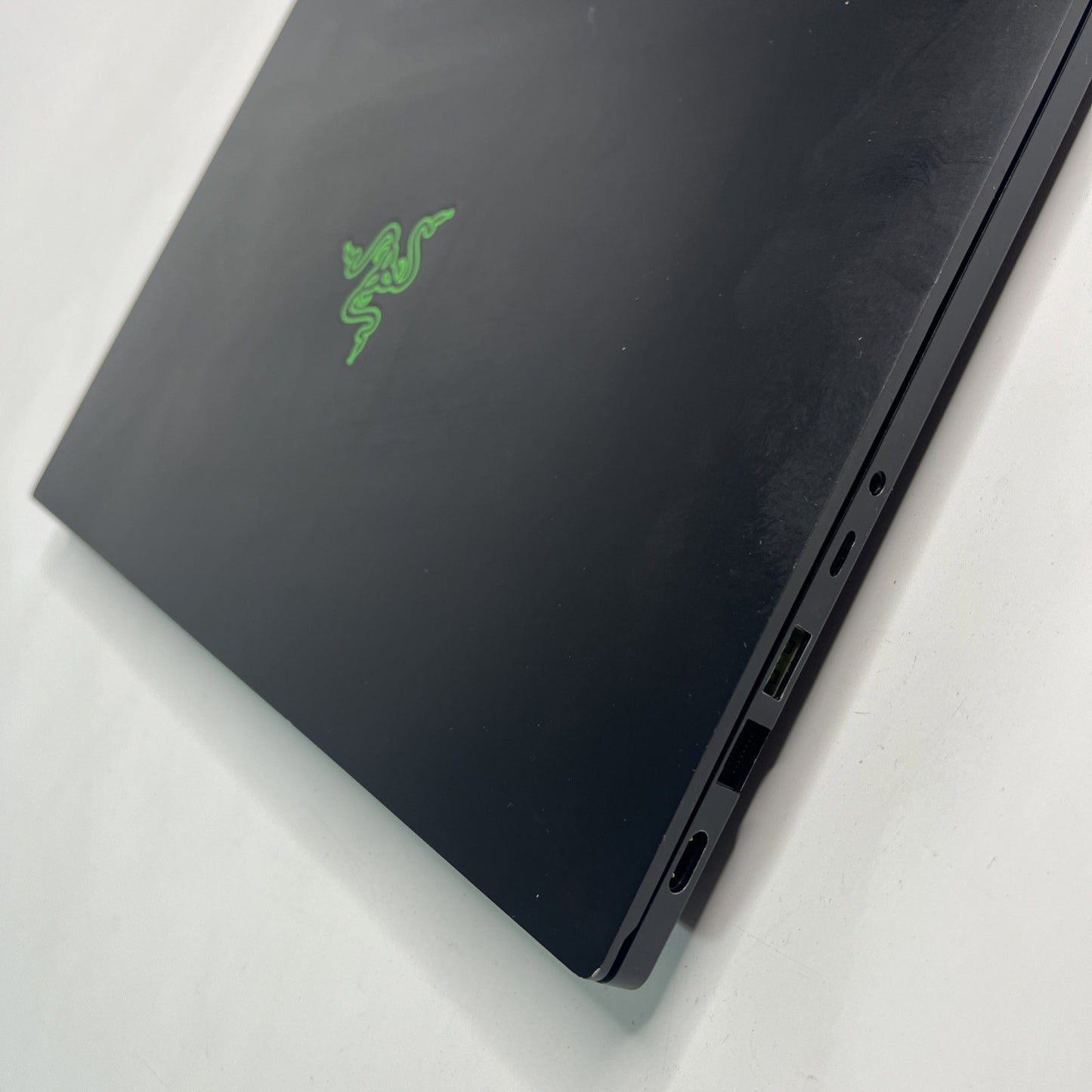 Razer Blade 15 RZ09-0328 I7-10th GEN RTX 2060 16 GB RAM 512GB SSD GOOD BATTERY