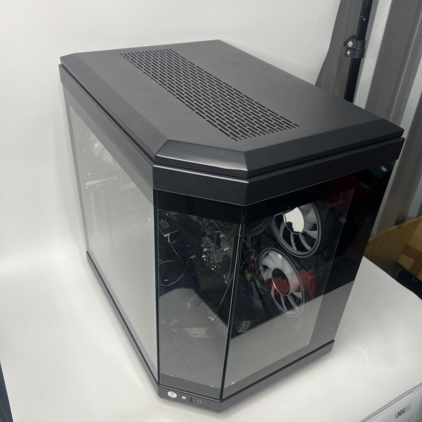 GAMEMAX HYPE TOWER PC i7-14700KF 32GB RAM 1TB SSD Gigabyte MB 850W Gold PSU WIFI