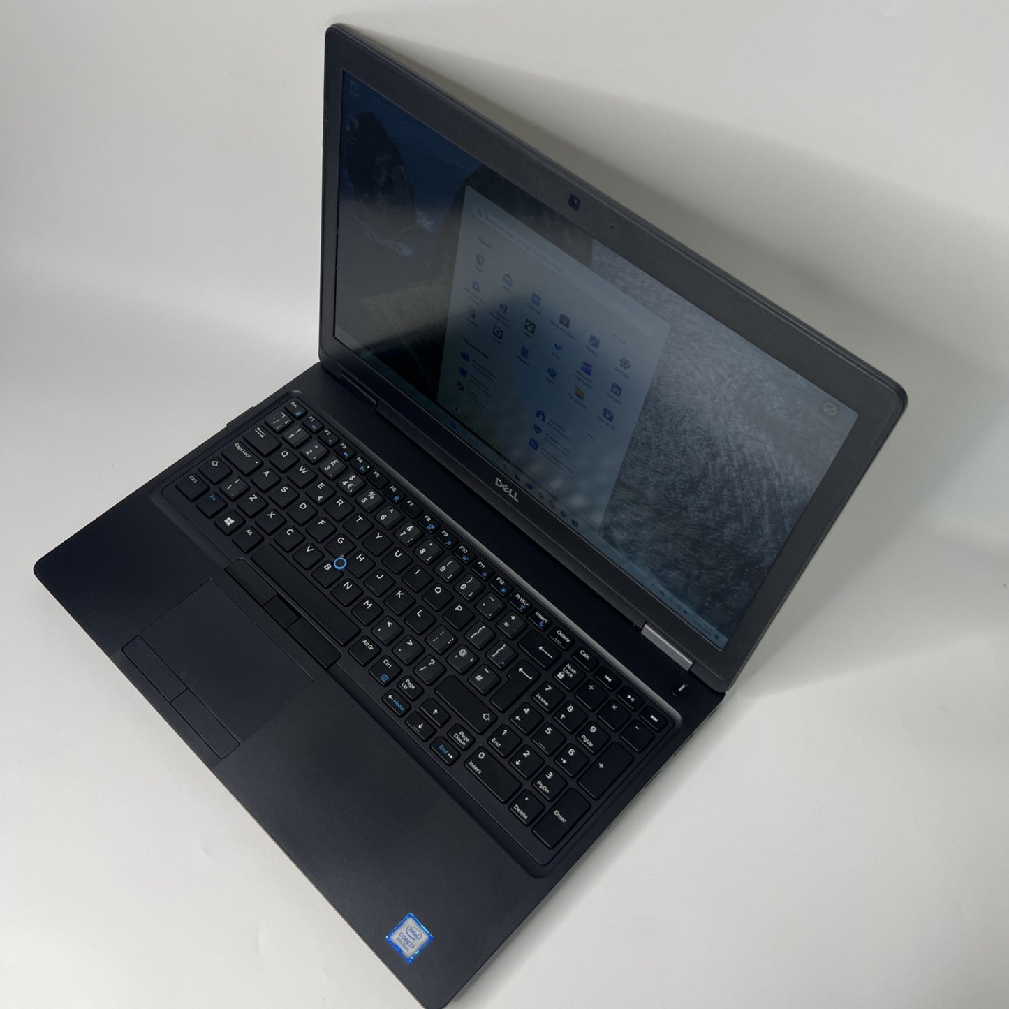 Dell Latitude 5590 Intel Core  i7-8650U 16Gb 512Gb SSD FHD Windows 11 Pro Laptop