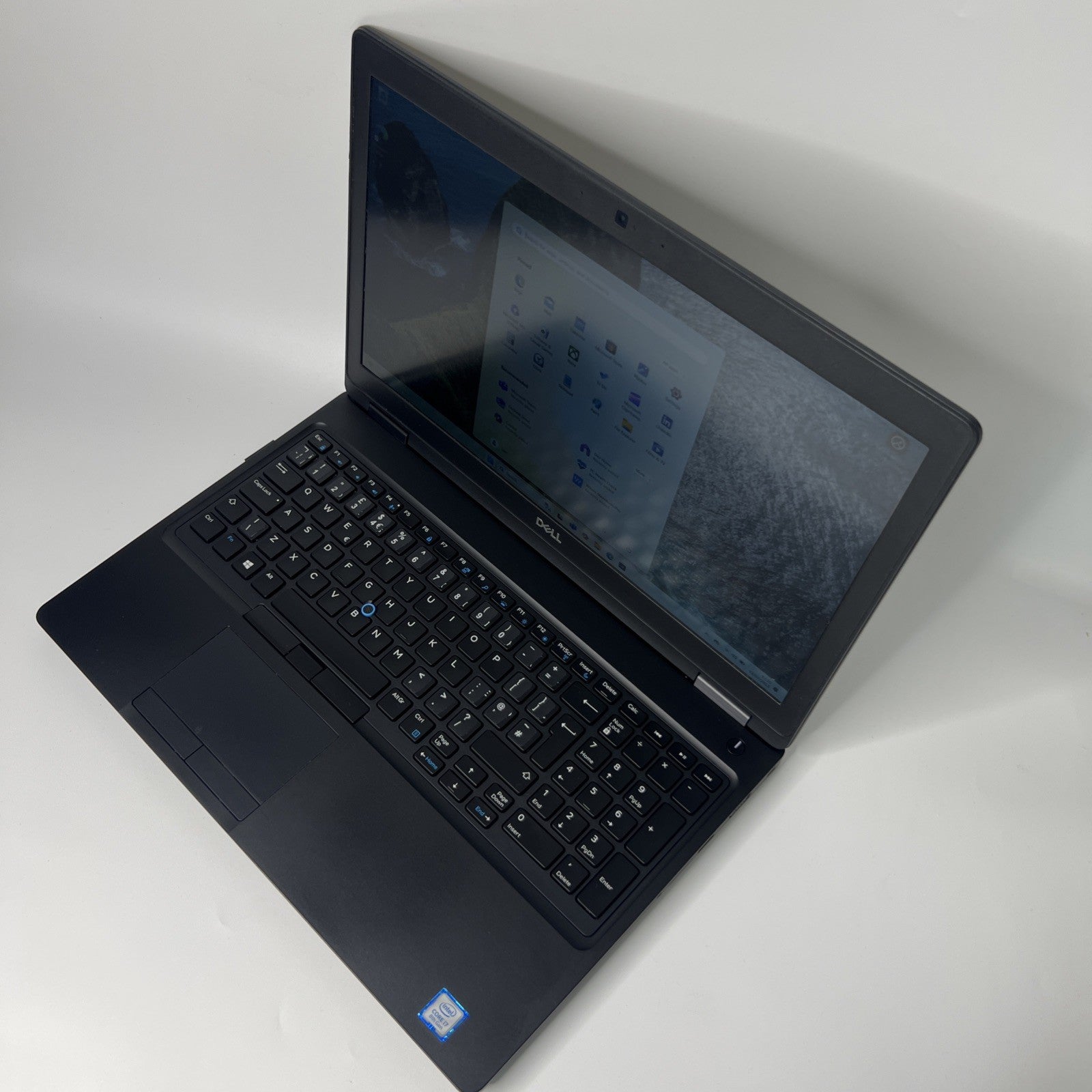 Dell Latitude 5590 Intel Core  i7-8650U 16Gb 512Gb SSD FHD Windows 11 Pro Laptop