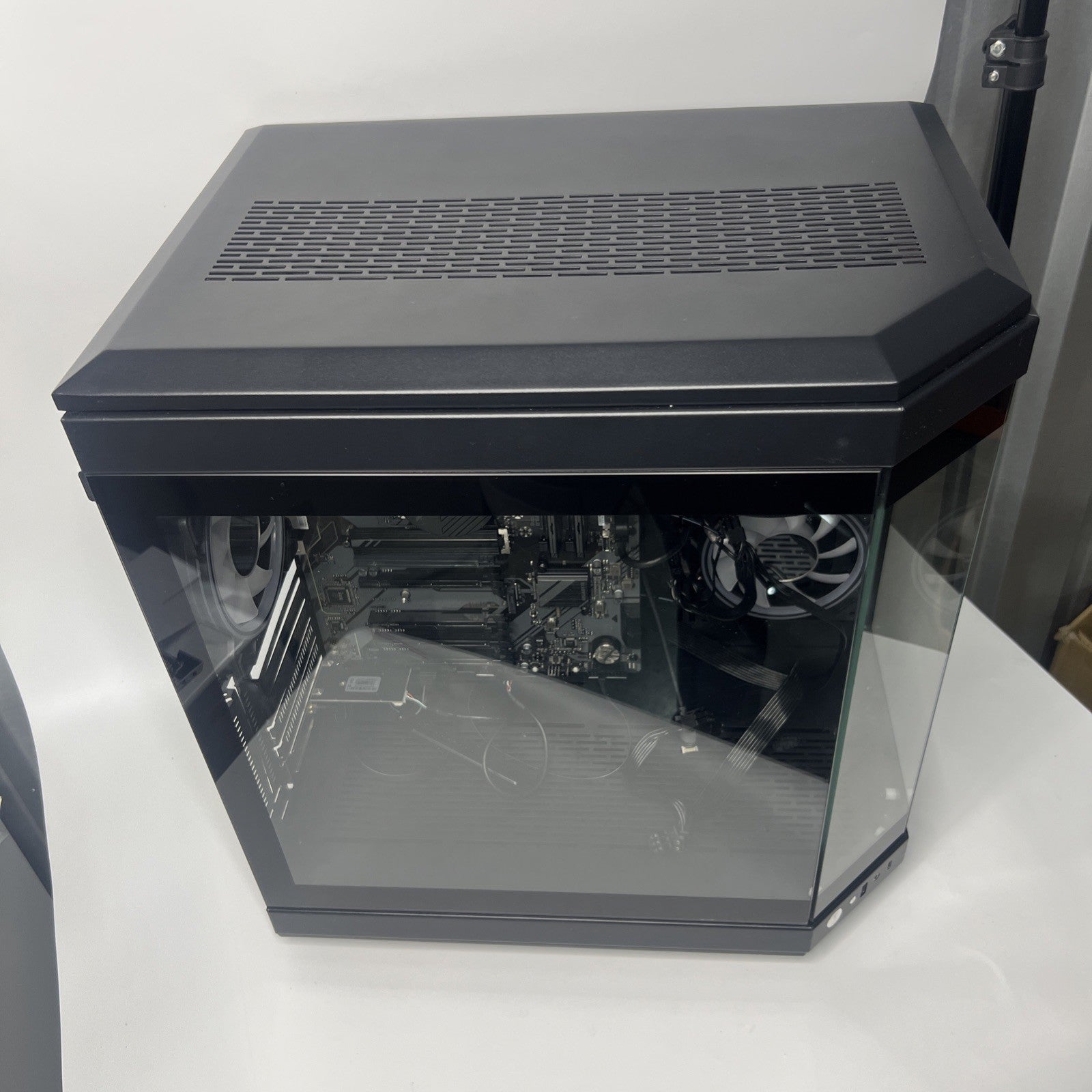 GAMEMAX HYPE TOWER PC i7-14700KF 32GB RAM 1TB SSD Gigabyte MB 850W Gold PSU WIFI