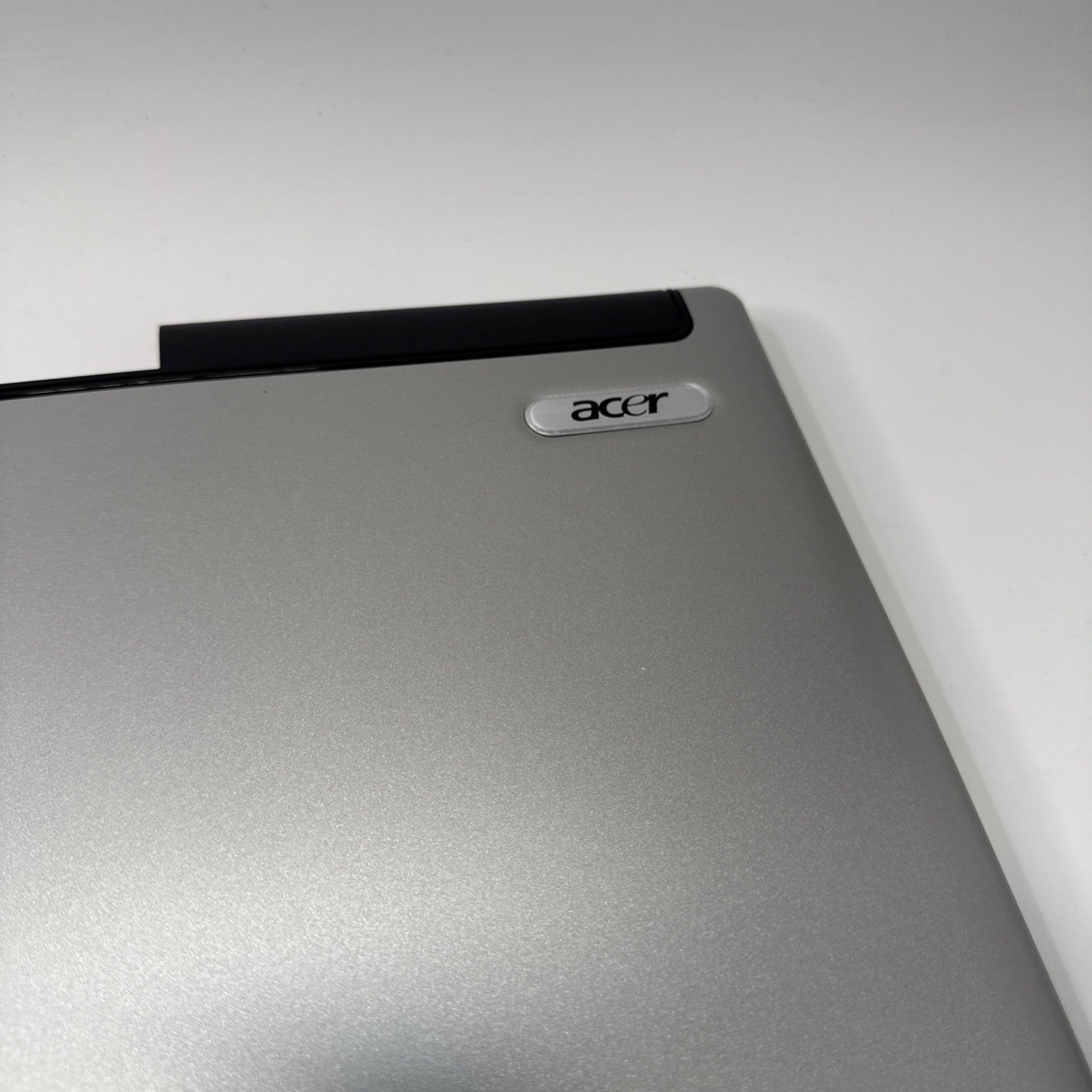 Acer Aspire 5100 60.ABHV5.007 LCD Top Back Rear Lid Cover  Silver