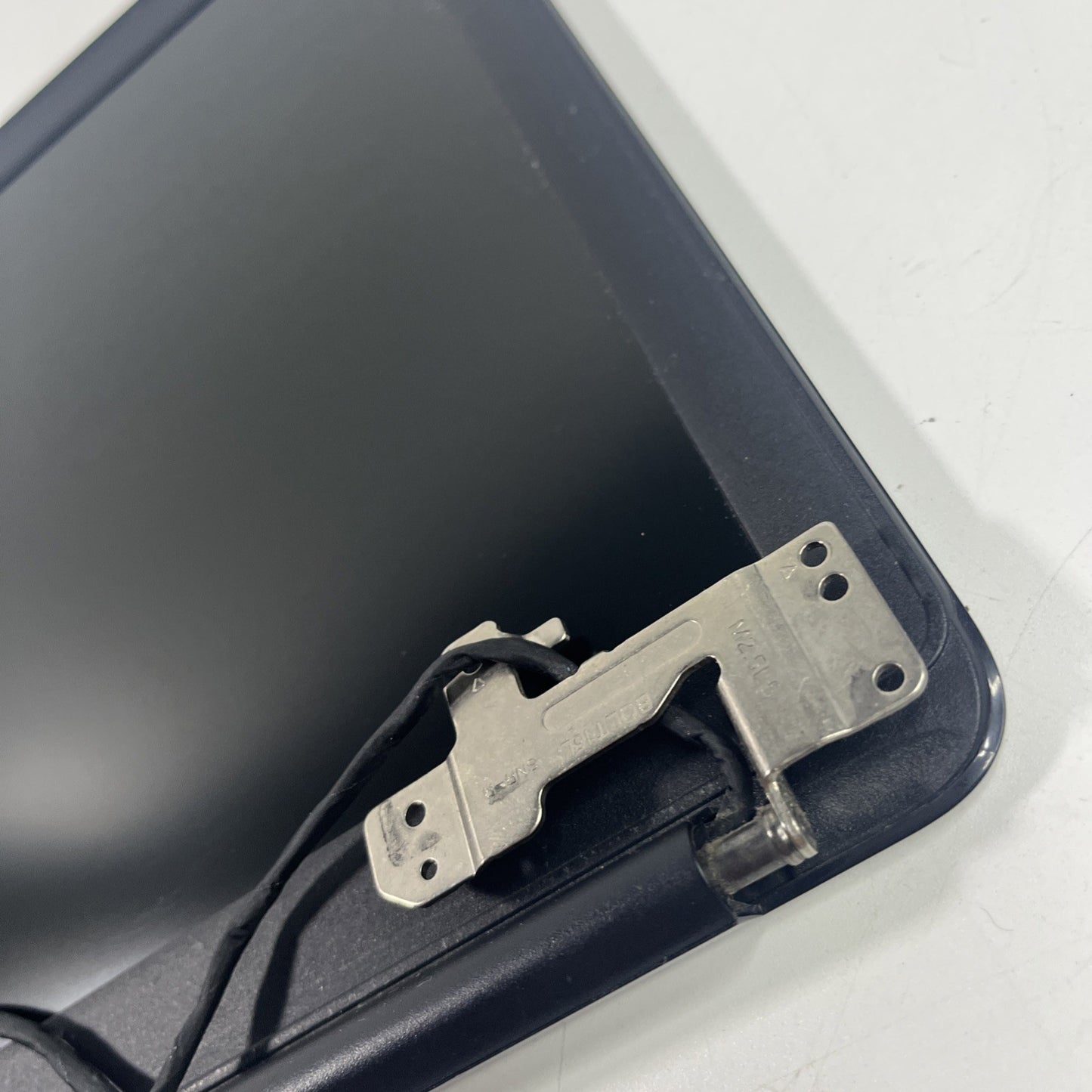 Genuine Black Dell Latitude 3500Complete Screen& Top Lid Assembly.some Scratches