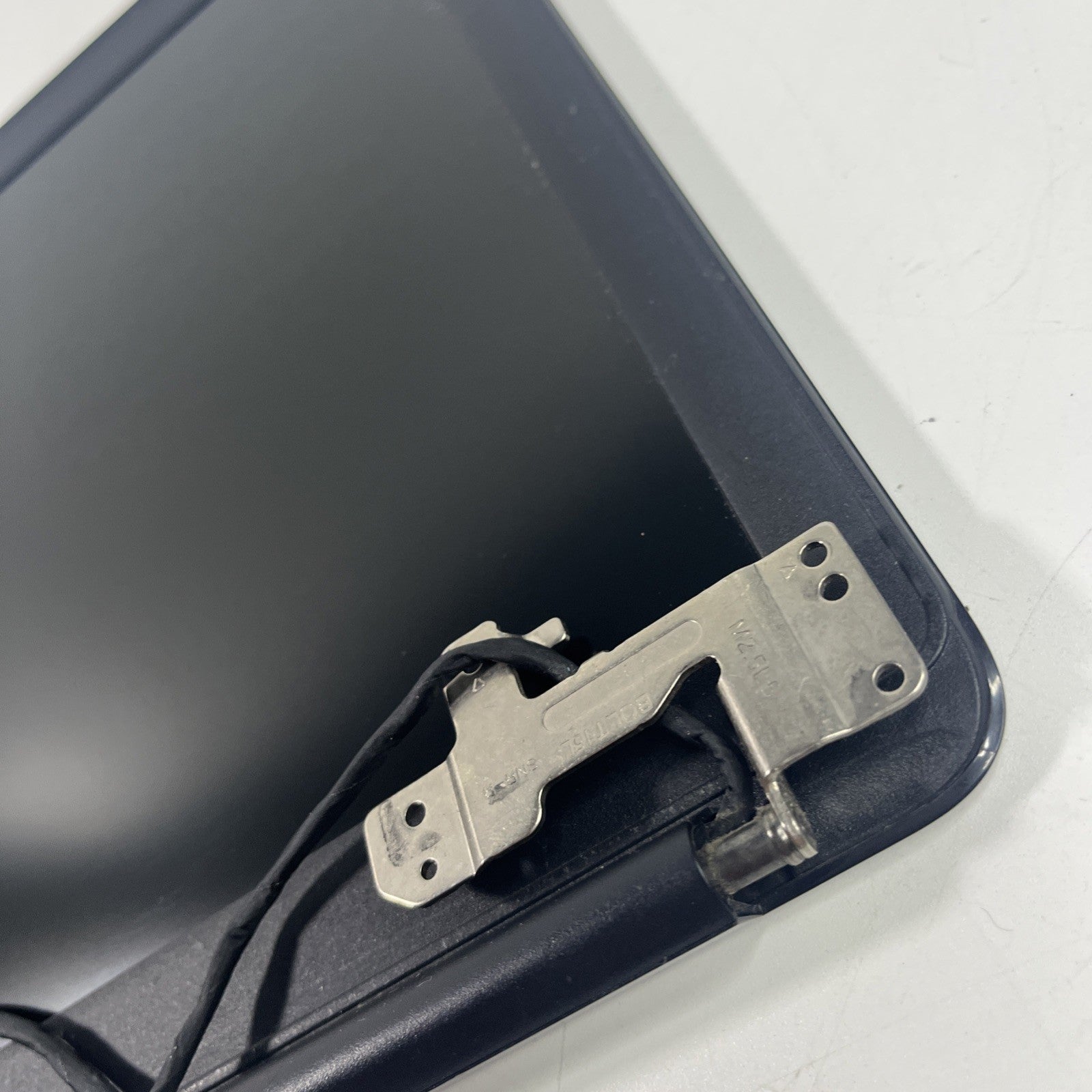 Genuine Black Dell Latitude 3500Complete Screen& Top Lid Assembly.some Scratches