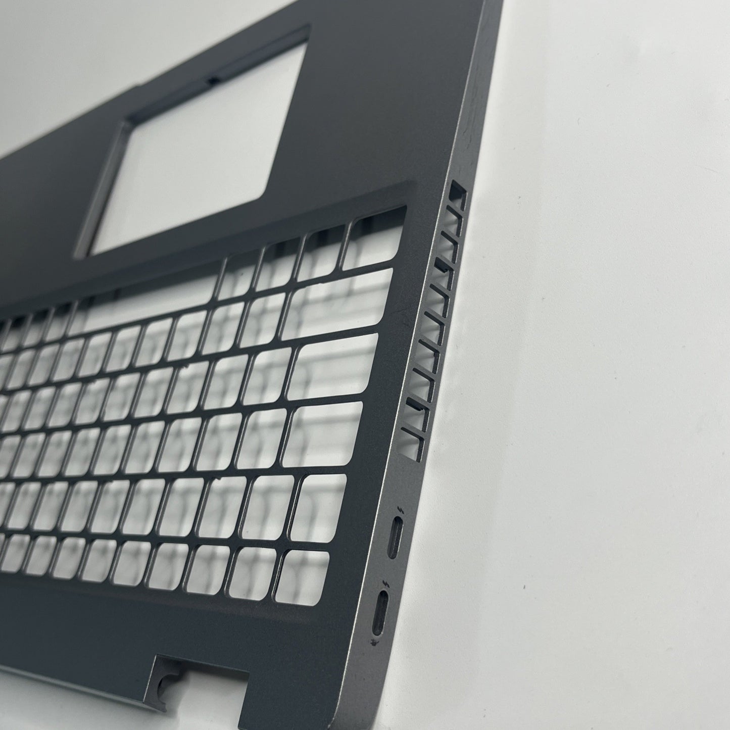 GENUINE  Sliver DELL LATITUDE 5520 PALMREST + Power Button 15p-0688-A00