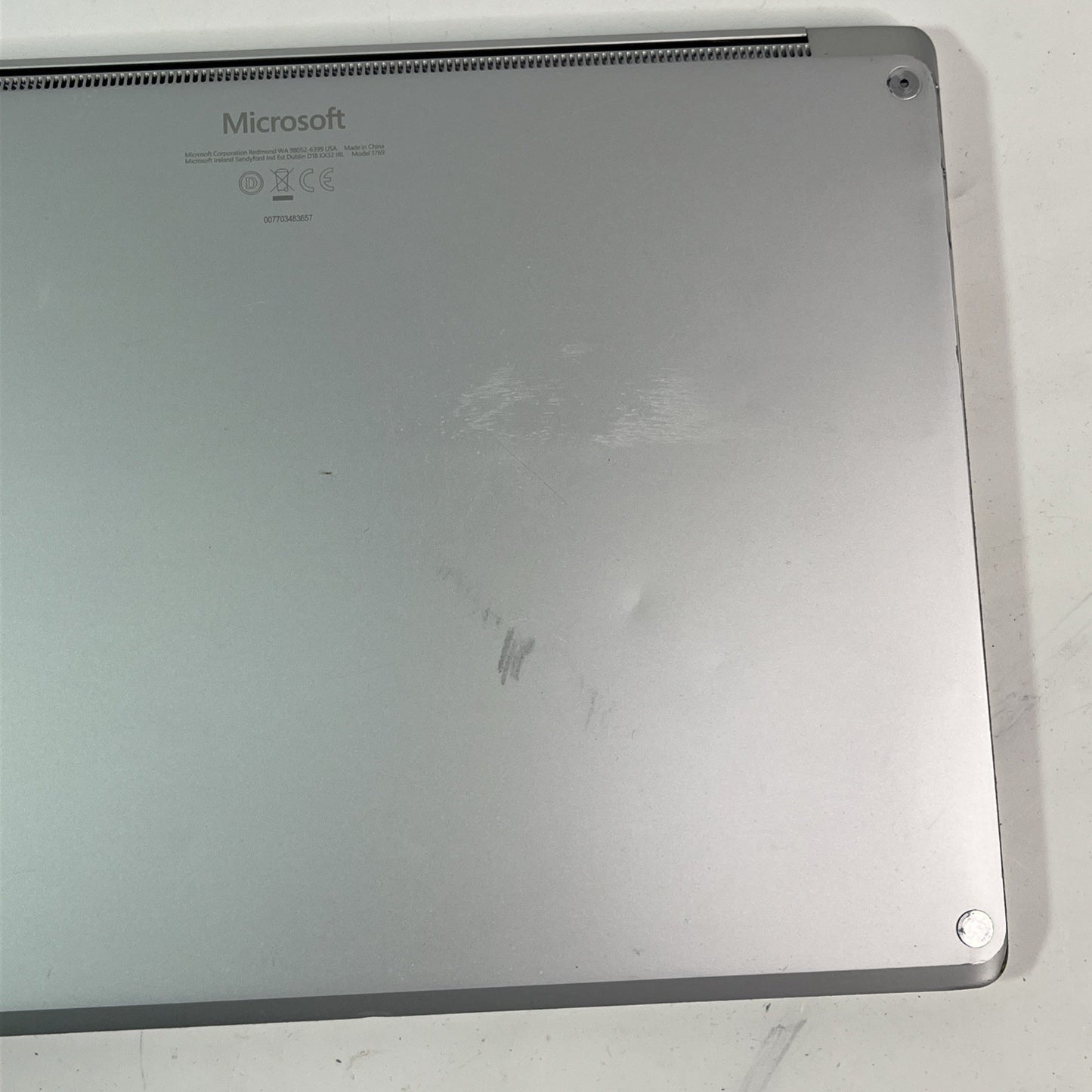 Microsoft Surface Laptop 2 – i5-8350U | 8GB RAM | 128GB SSD | 13.5” | Windows 11