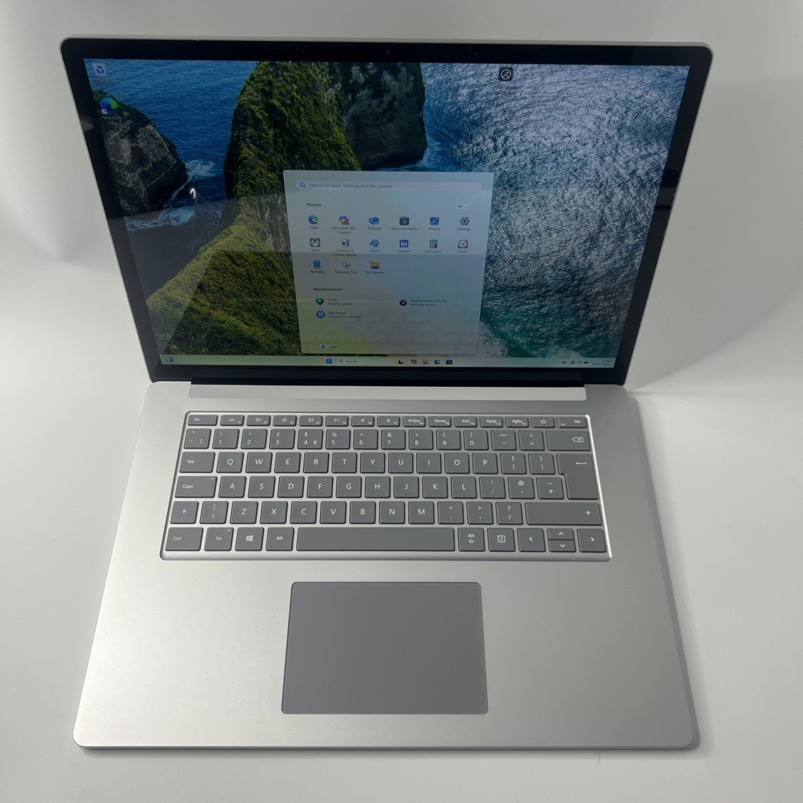 Microsoft Surface Laptop 3 15" AMD Ryzen 128GB SSD 8GB RAM Win 11 Hairline Crack