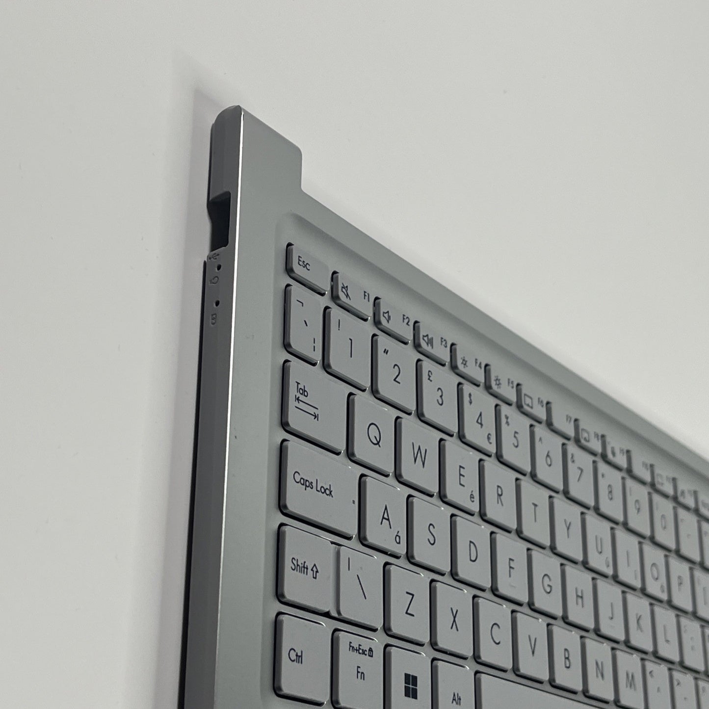 Genuine Silver Asus VB 15 X1504ZA Palmrest, Keyboard& Speaker 13N1-GVM0401.#G A