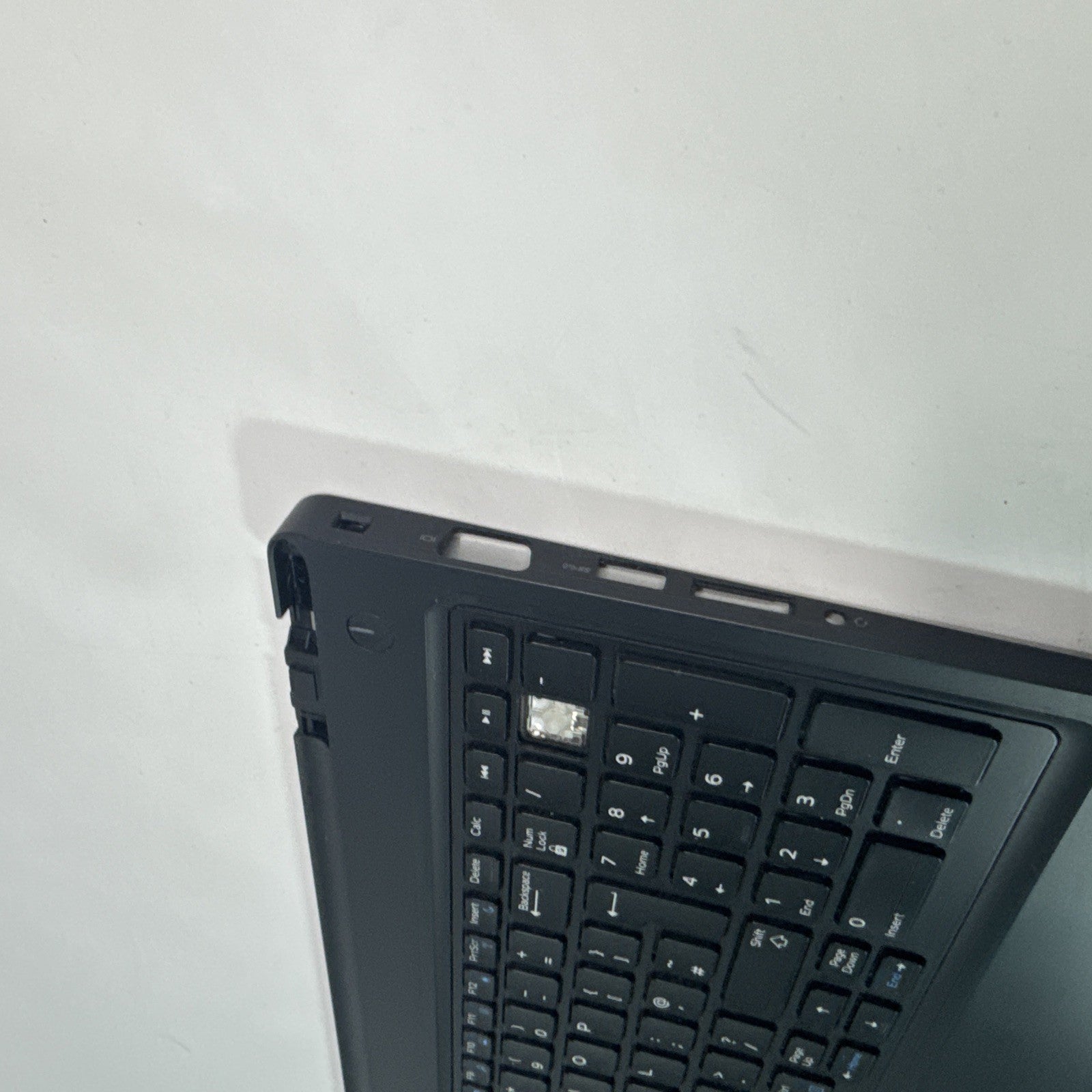 Genuine Dell Latitude 5590 Palmrest,speaker & Keyboard I Key Missing