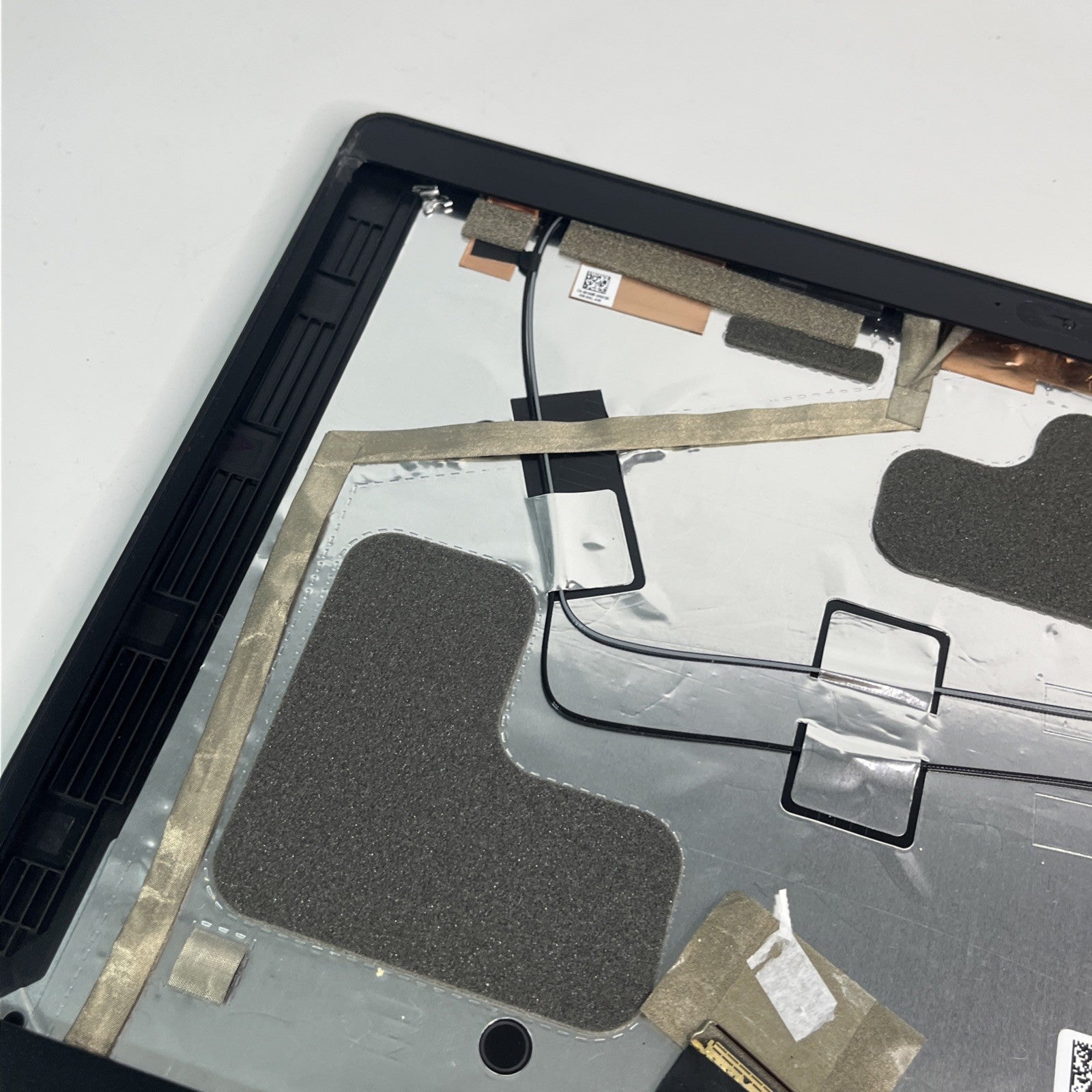 Genuine DELL LATITUDE 5500 15.6"  Complete Top Assembly.bezel bit Cracked