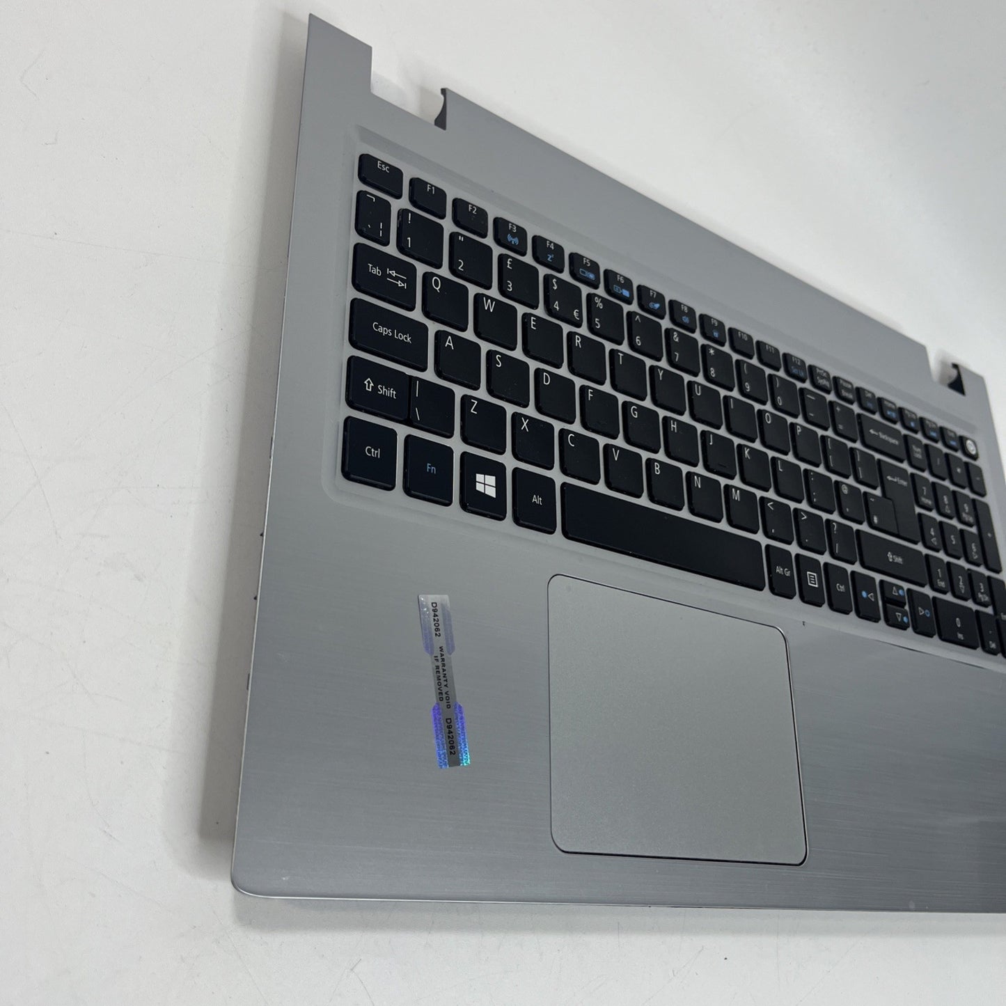 Sliver Acer Aspire V3-574 Palmrest UK Keyboard, Usb Board, Dc Cable & Touchpad.