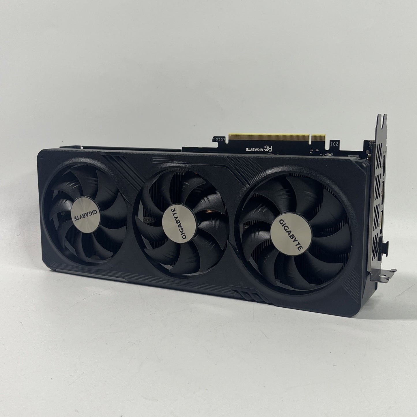 GIGABYTE GeForce RTX 4070 Super Gaming OC 12GB GDDR6X Graphic Card.keep Crashing