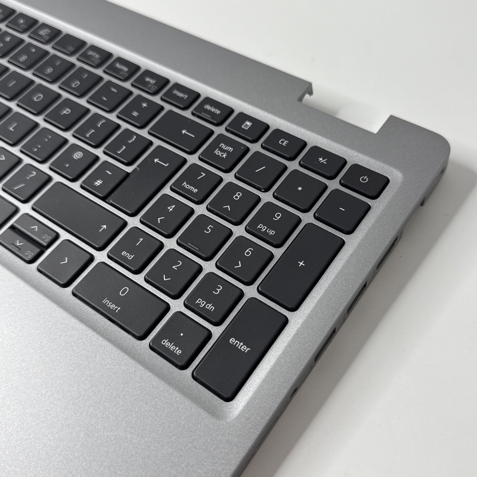 Dell Latitude 5530 Genuine Palmrest Assembly, UK Keyboard 0RRN8D Silver