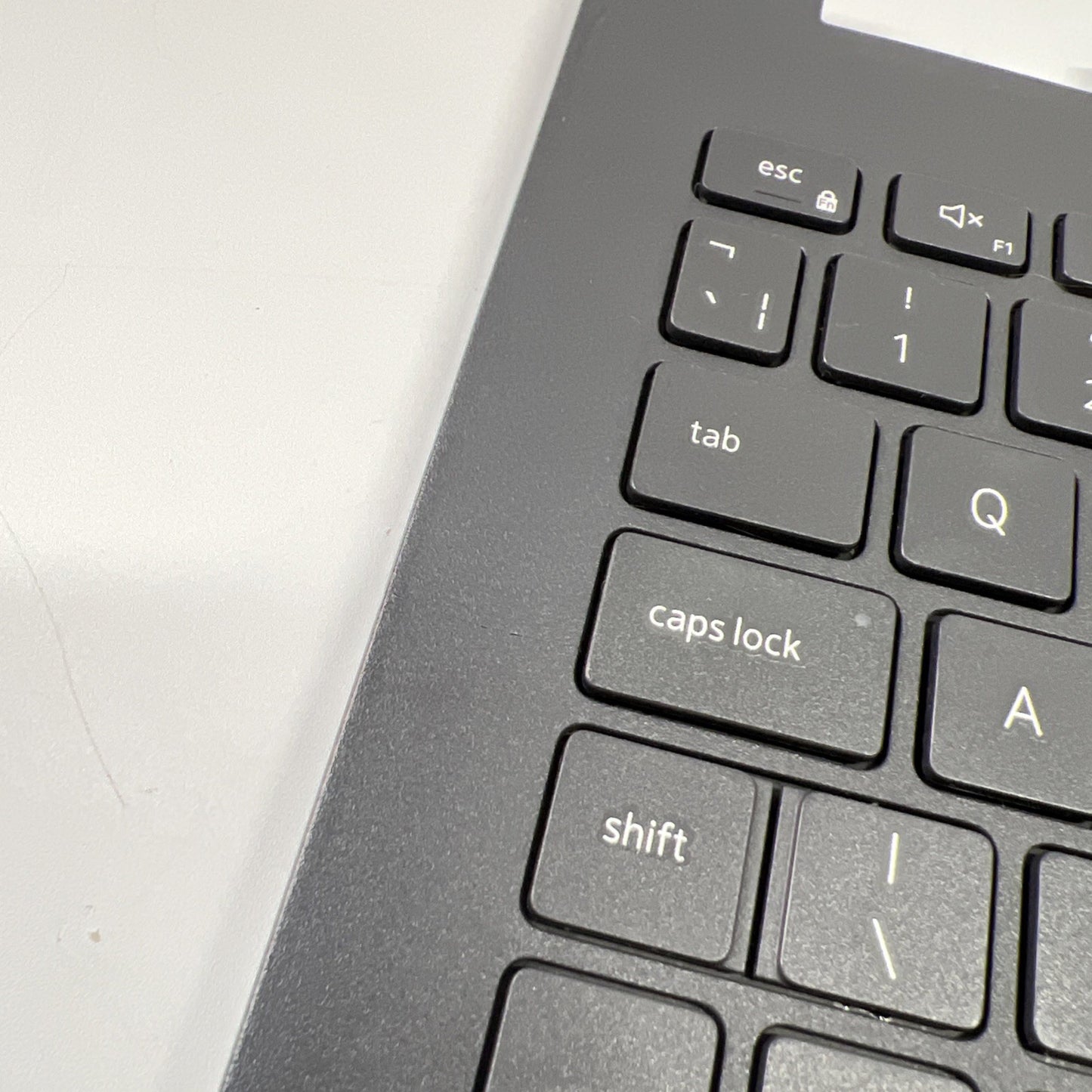 Genuine Dell Inspiron 3505 Palmrest Assembly UK Keyboard 033HPP (SMALL CRACK)