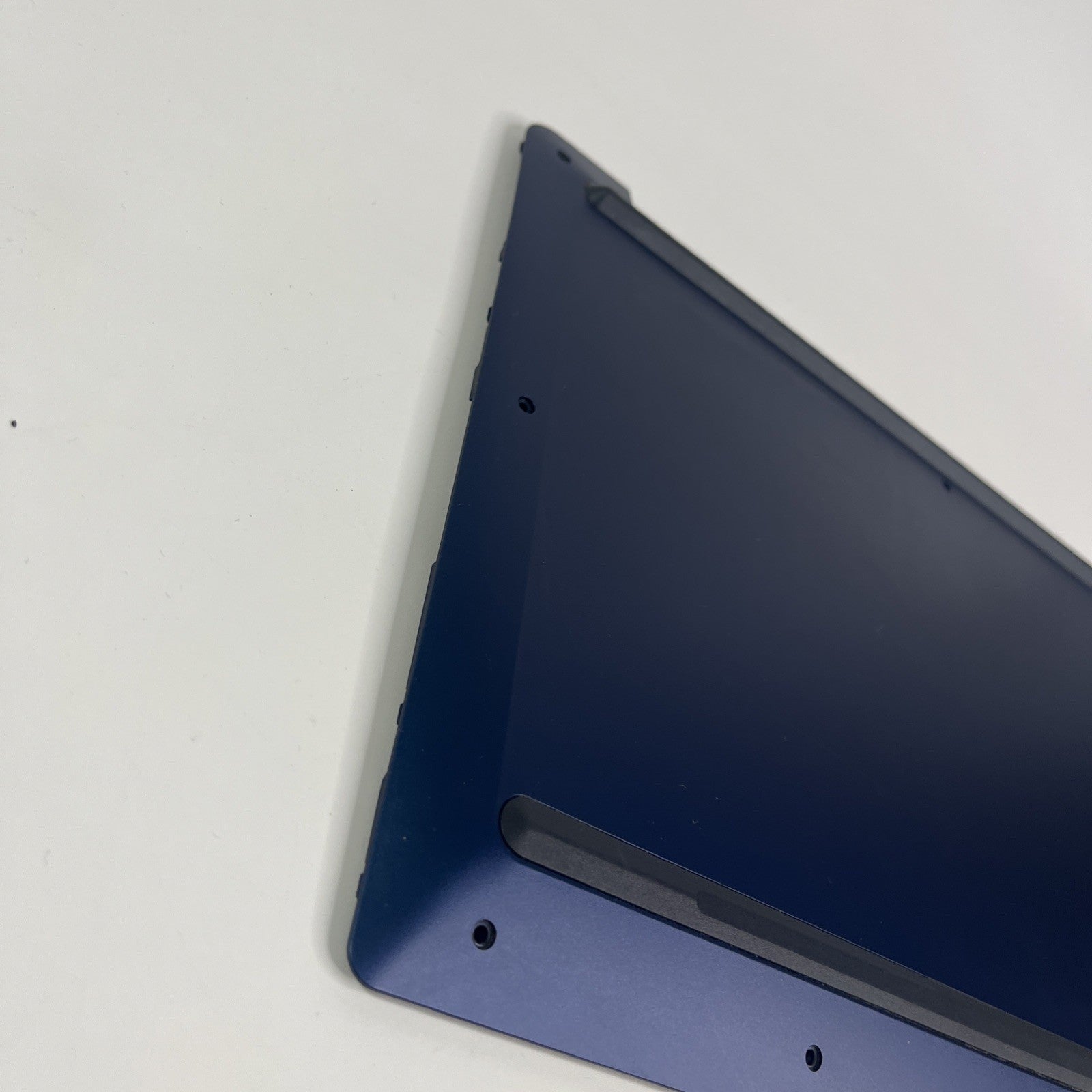 Lenovo IP Slim 3 Chrome 14M868 Bottom Cover 5CB1L30389 HQ2073136V000 Grade B