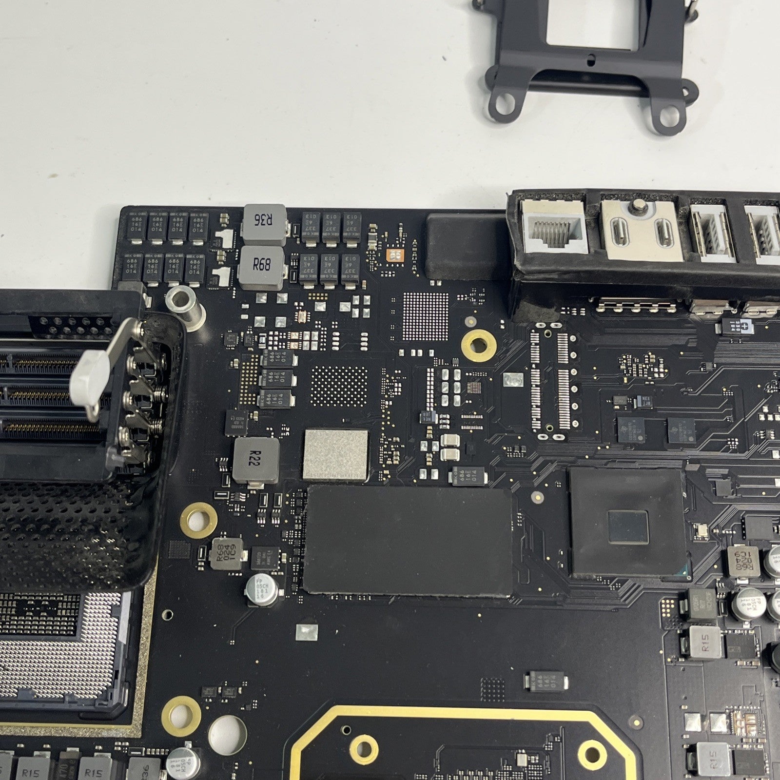 Apple iMac 27” Retina 5K Logic Board 2020A2115 EMC 3442 And Heatsink. No CPU.