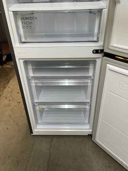 Samsung RB34T632ESA/EU Freestanding Fridge-Freezer Silver Water Dispenser