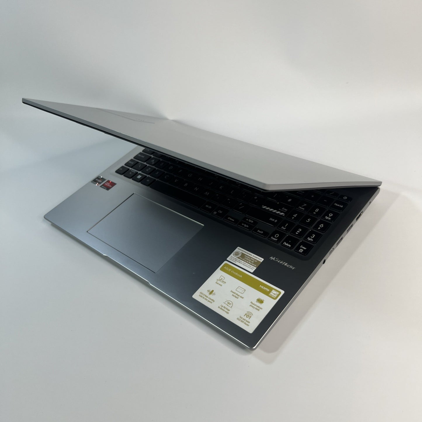 ASUS Vivobook M1605YA 16.0" Laptop AMD Ryzen 5-7430U 16GB RAM 512 Windows 11