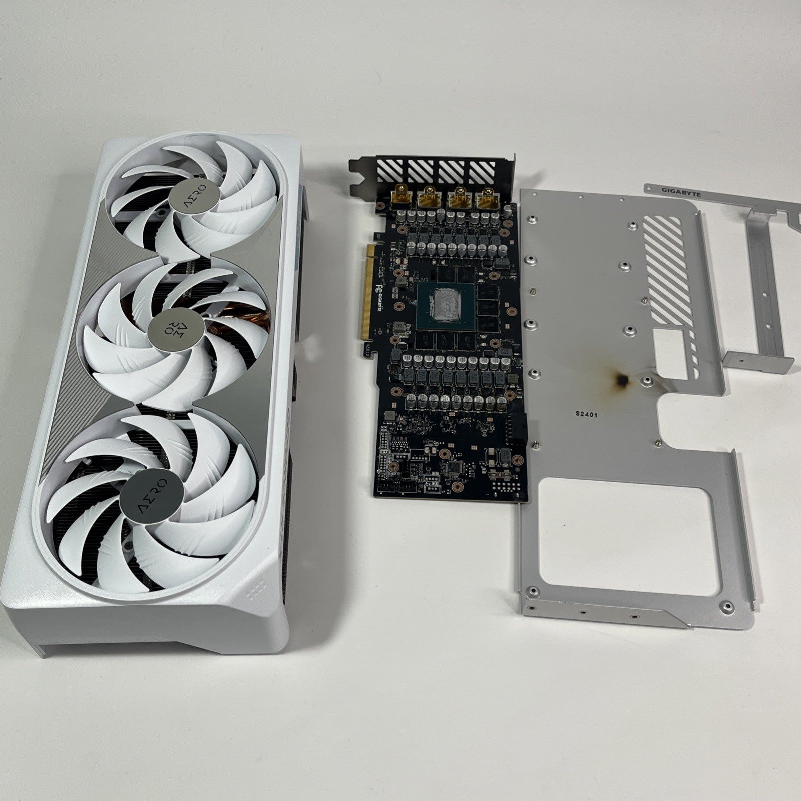 GIGABYTE  RTX 4080 Super AERO OC 16 Graphics Card Not Working Missing Parts