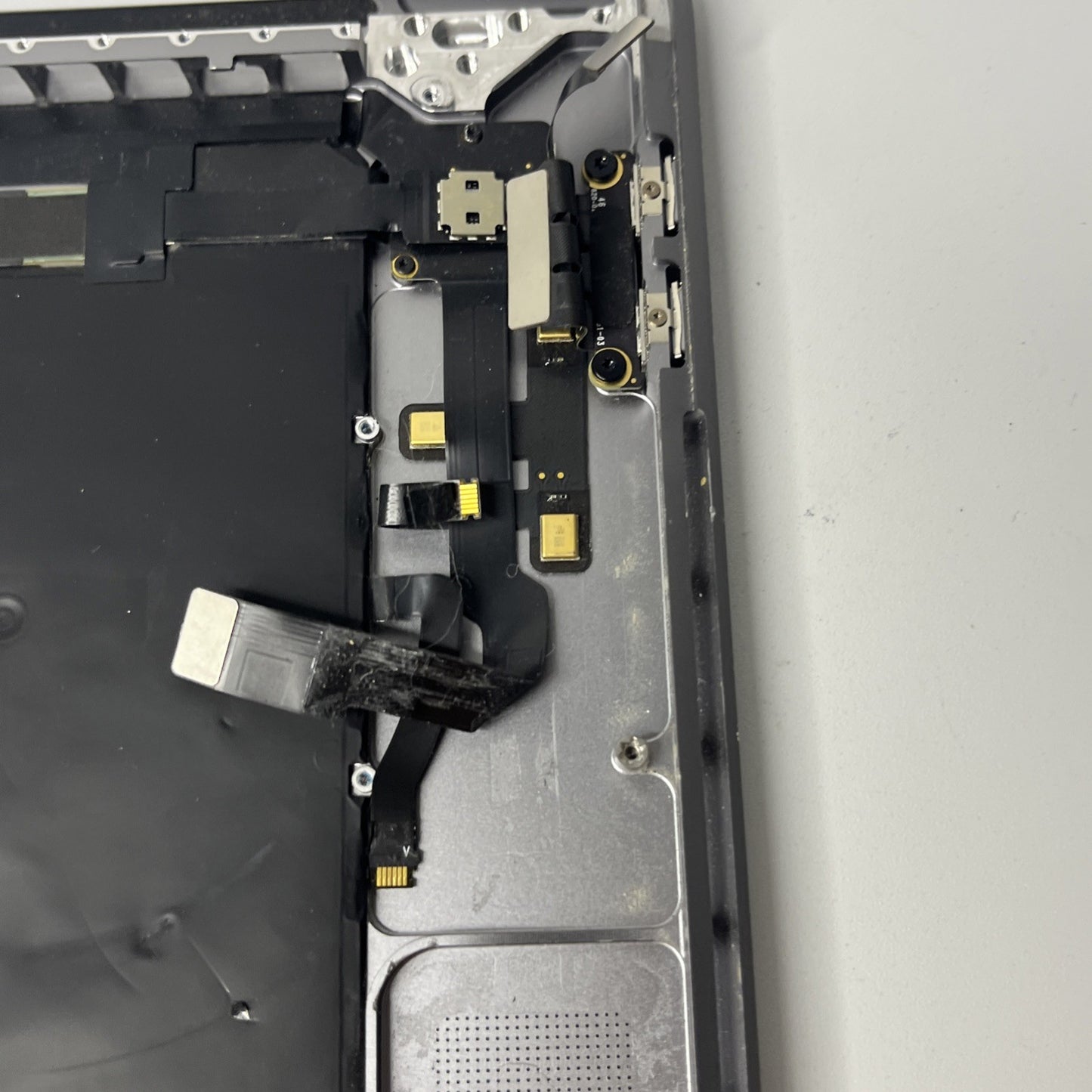 Genuine MacBook Pro16" A2141-2019 Palmrest keyboard Trackpad.  Bit Crack At Side