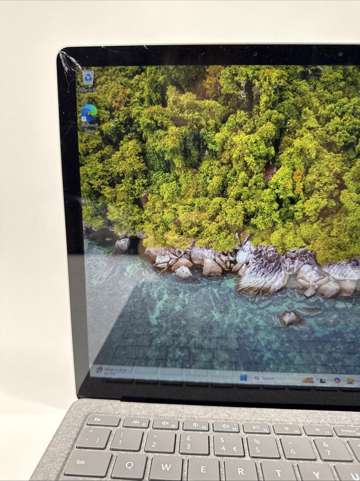Microsoft Surface Laptop 4 13.5" Inte i5-1135G7 8GB RAM 512GB SSD Cracked Screen