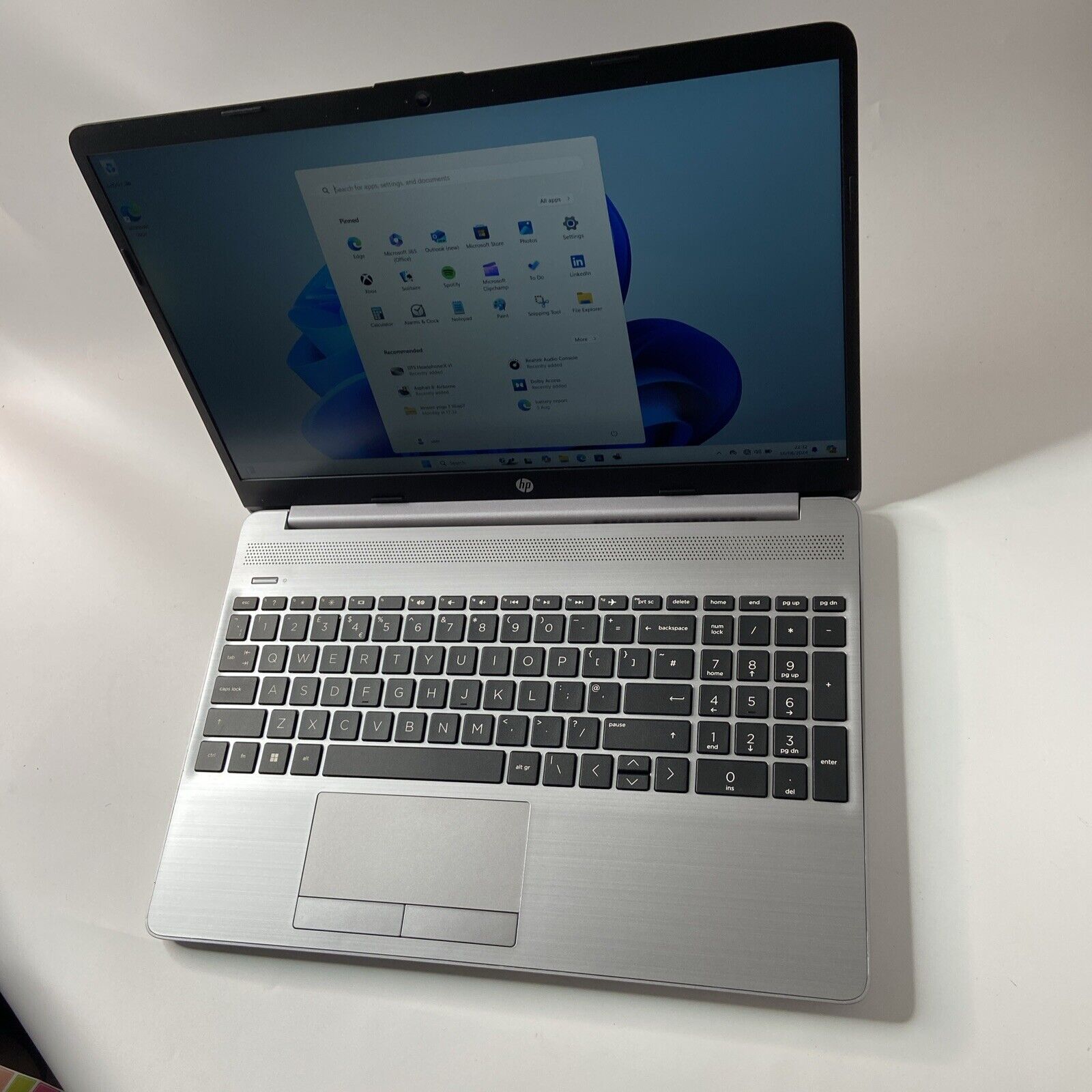 HP 255 G9 Laptop - AMD Ryzen 7-5825U, 16GB RAM, 256GB SSD, Windows 11 Grade A