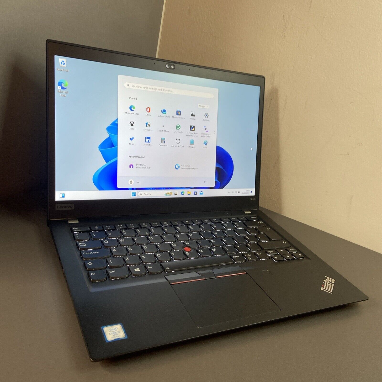 Lenovo T490s Laptop - Core i5-265U  1.8GHz CPU, 8GB RAM, 256GB Windows 11 pro