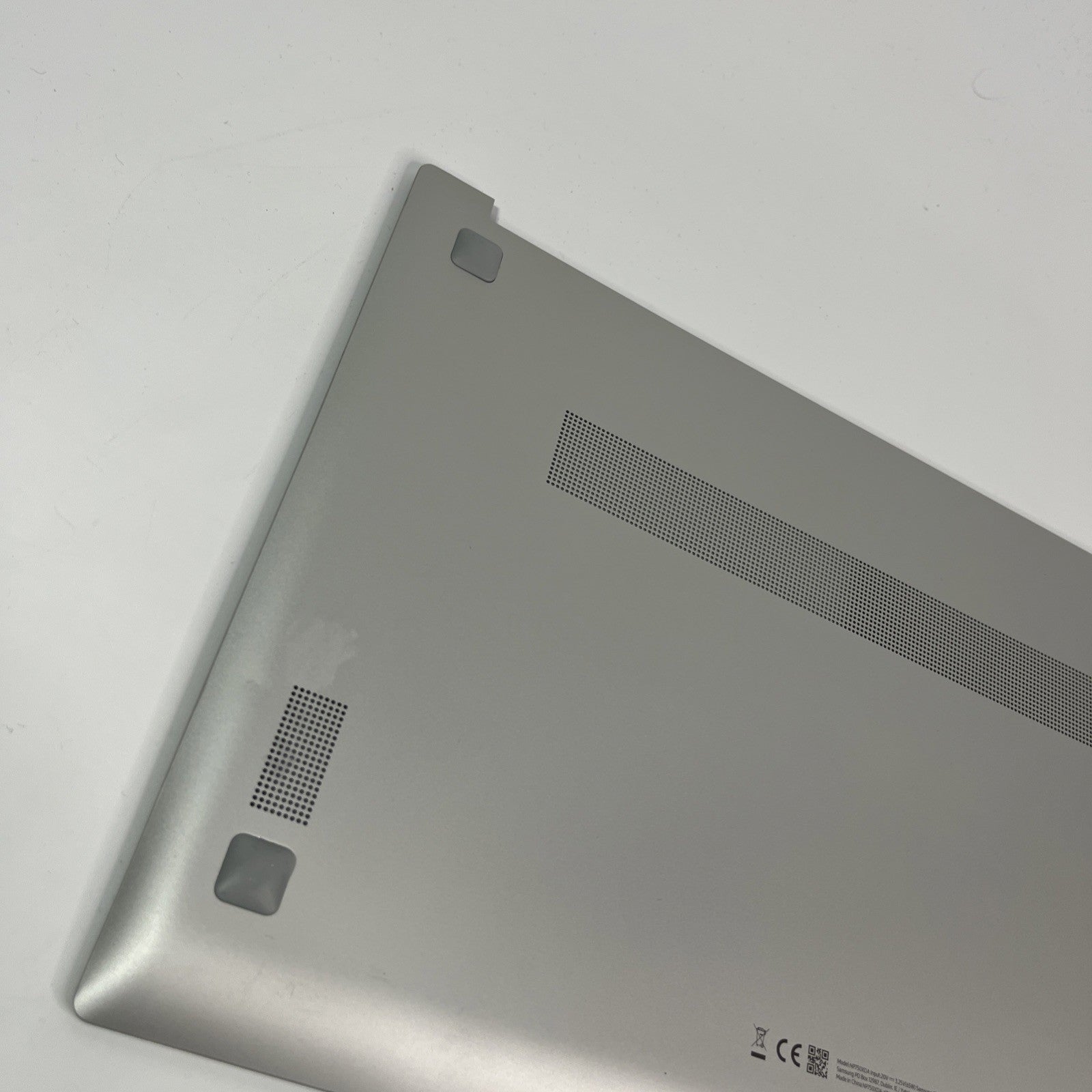 Genuine silver Samsung Galaxy NP750XDA Bottombase HQ2073080