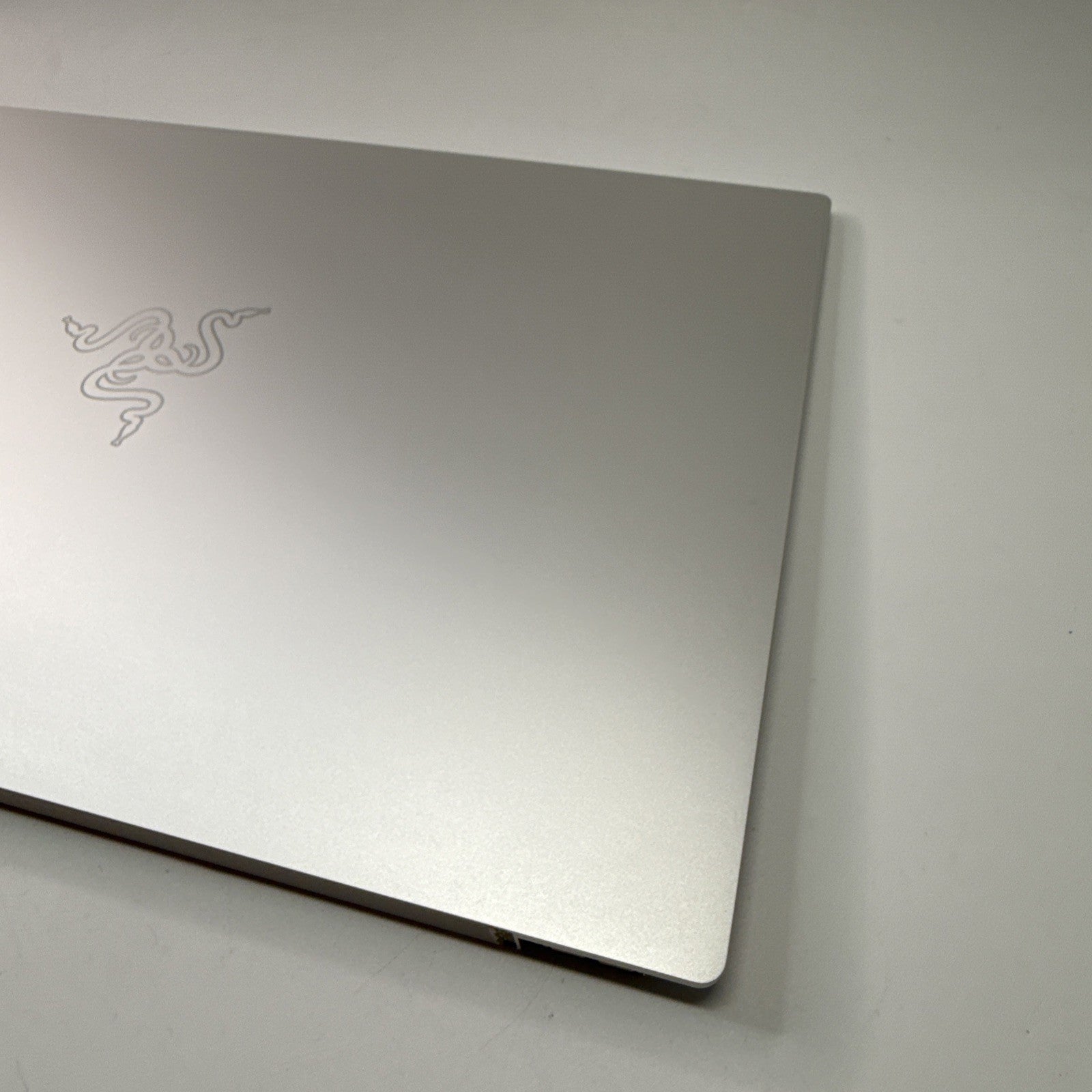 Razer Book 13 RZ09-0357 Top Lid Rear cover (No Screen cable) Silver 13141553
