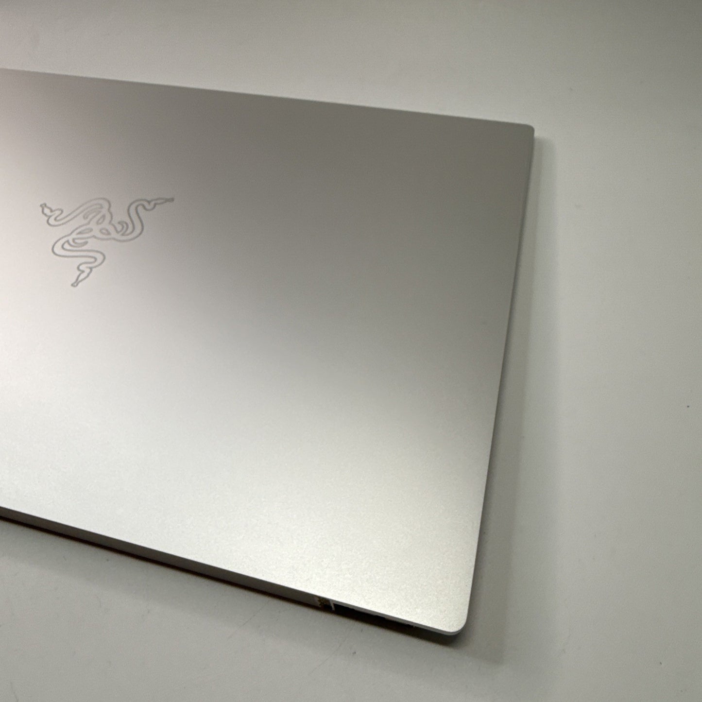 Razer Book 13 RZ09-0357 Top Lid Rear cover (No Screen cable) Silver 13141553