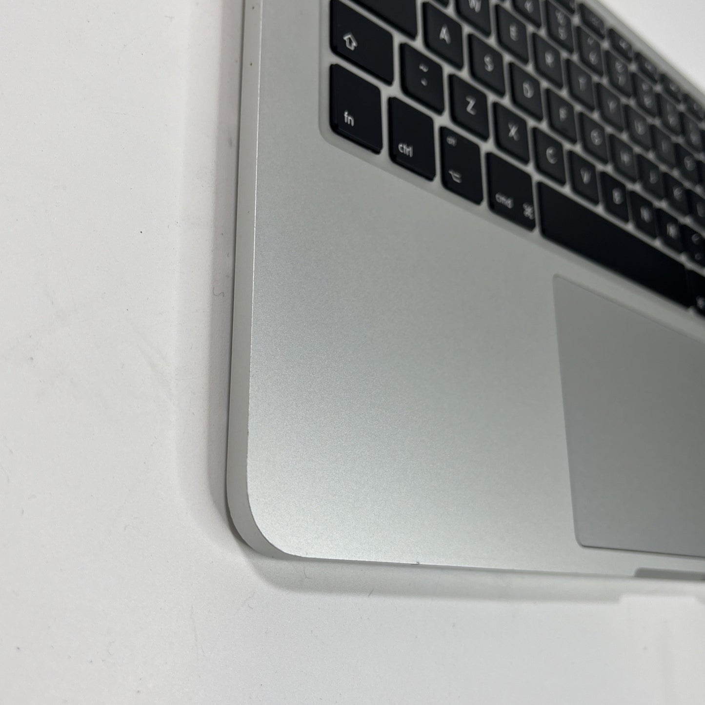 MacBook Pro Retina, 13-inch, Mid 2017 A1502 Palmrest UK Keyboard Touchpad Batter