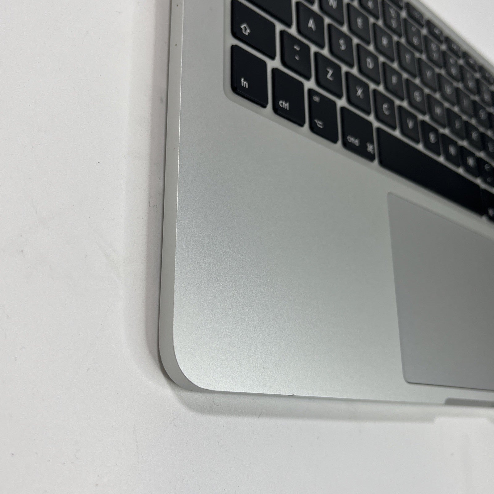 MacBook Pro Retina, 13-inch, Mid 2017 A1502 Palmrest UK Keyboard Touchpad Batter