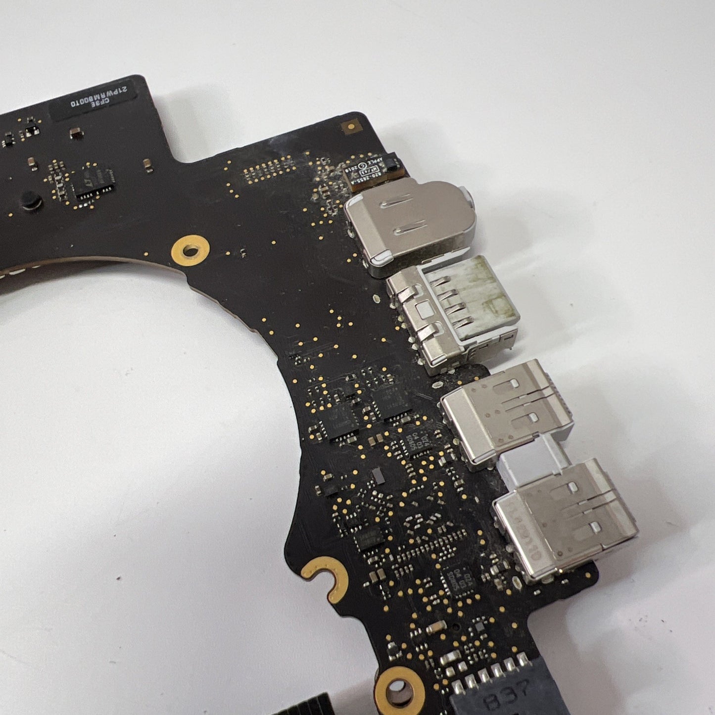 MacBook Pro 15" A1398 Mid-2015 Logic Board 2.2GHz i7-470HQ 16GB 820-00138-A