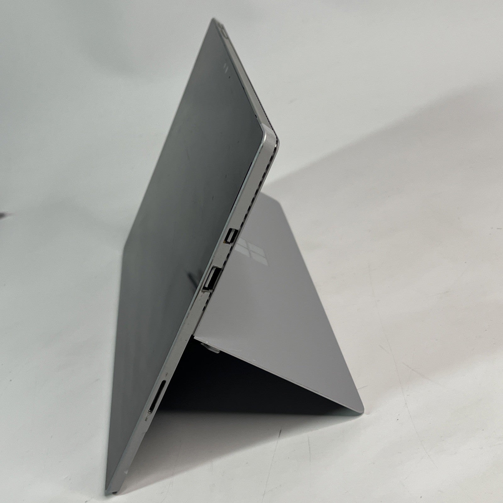 Microsoft Surface Pro 4 12.3” Intel i5-6300U  4GB RAM 128GB SSD