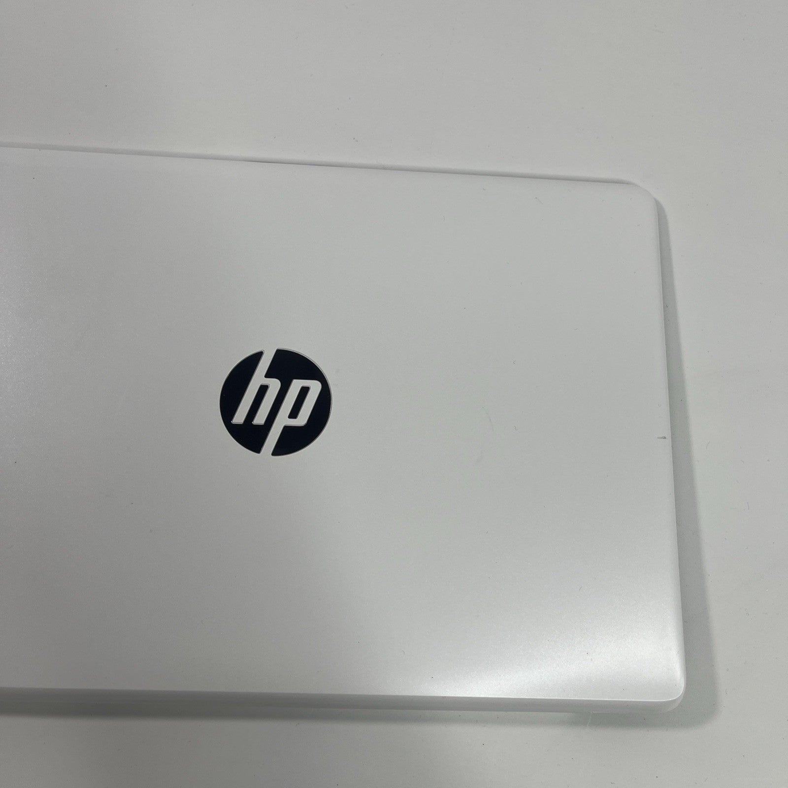 Genuine White HP Stream 11-ak0027na Complete Screen & Top Lid Assembly. Grade A