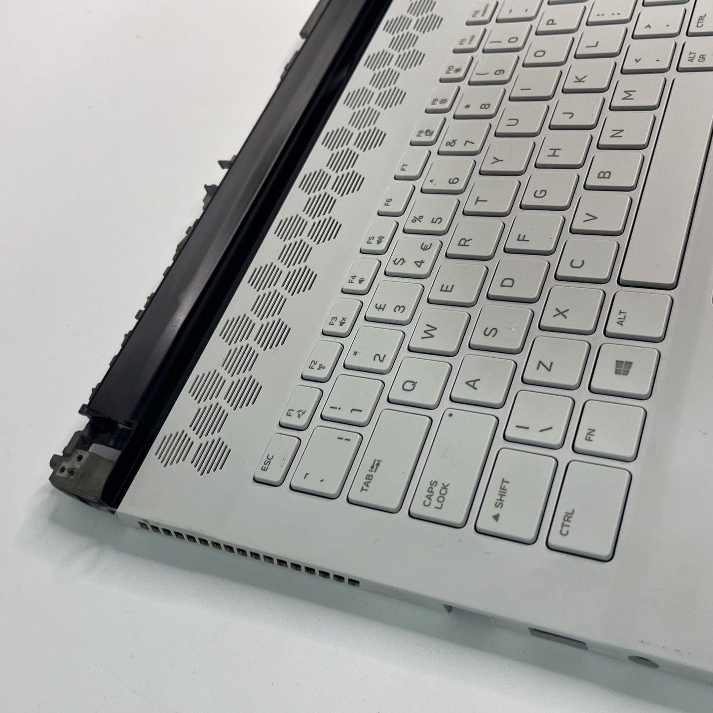 Genuine Dell Alienware M17 R3 Palmrest,keyboard,trackpad 02Y8GG. Missing Cable