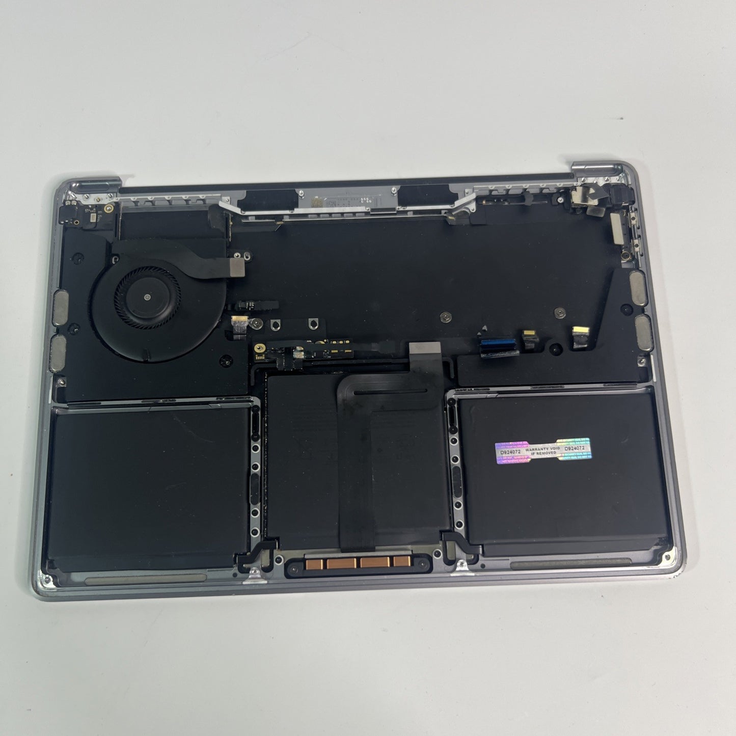 Apple MacBook Pro 13” A2338 Palmrest / Top Case – EMC 3578 – Grade C