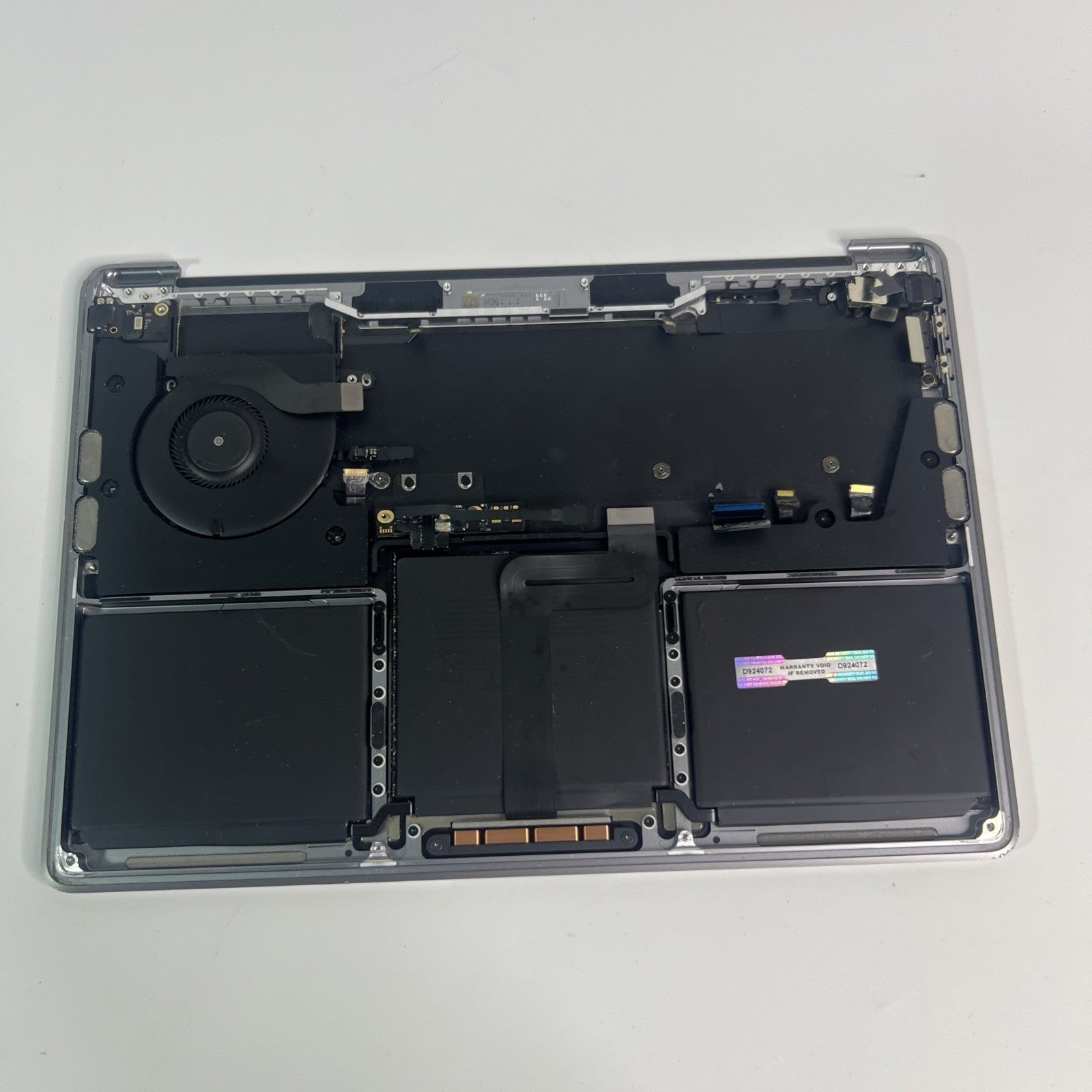 Apple MacBook Pro 13” A2338 Palmrest / Top Case – EMC 3578 – Grade C